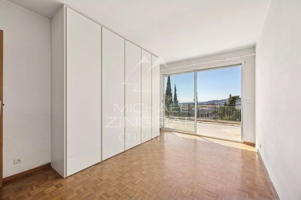 Top floor with terrace and panoramic sea view — photo 1