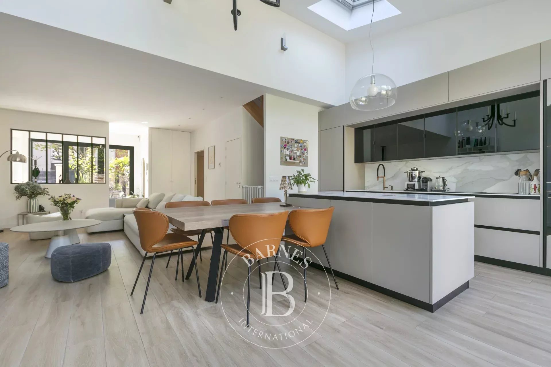 Maison Suresnes  -  ref 86880349 (picture 1)