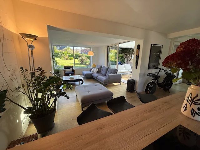 ELEGANTE MAISON RENOVEE,  A 10 MM A PIED DE LA PLAGE