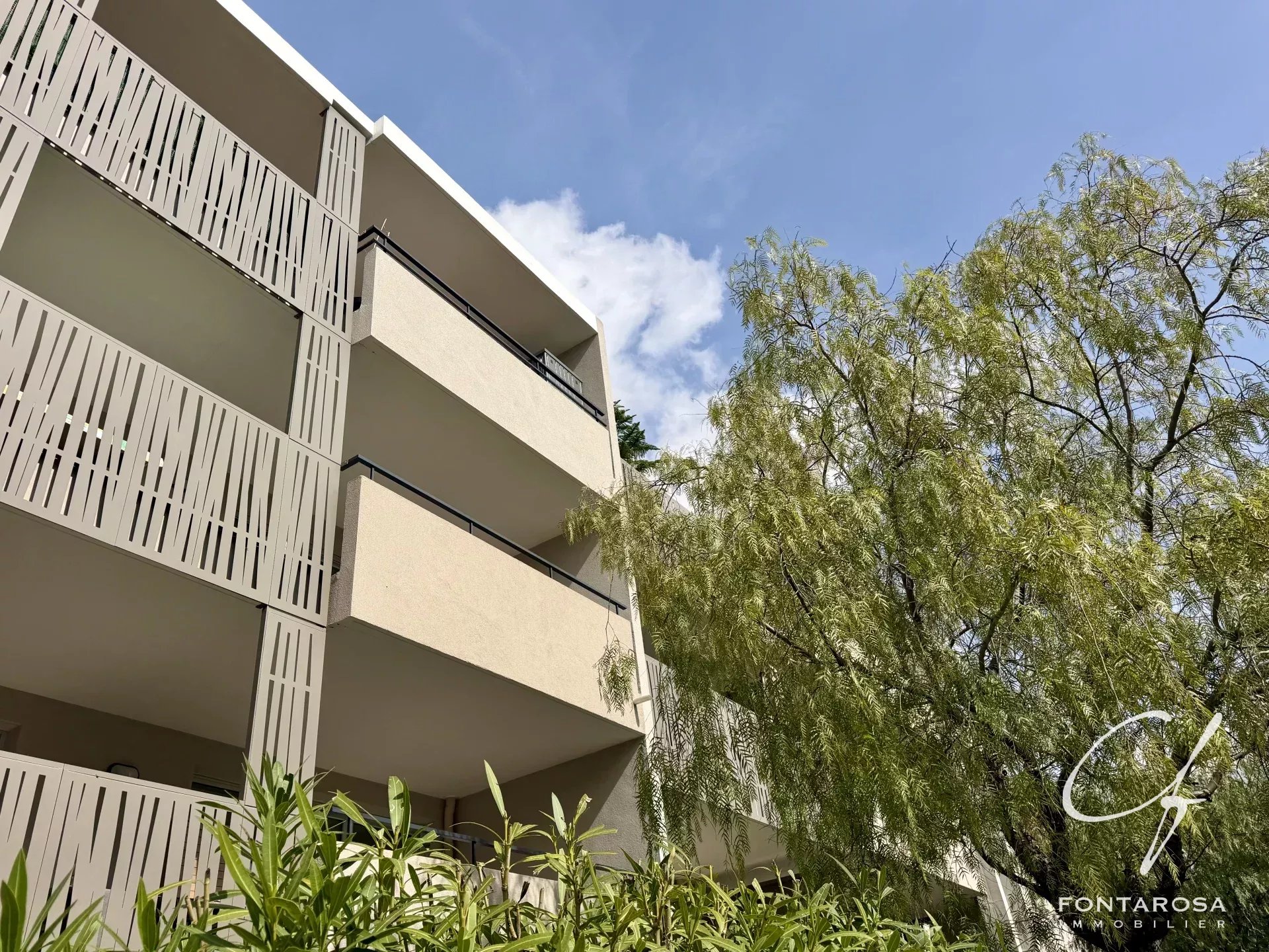 Agence immobilière de 