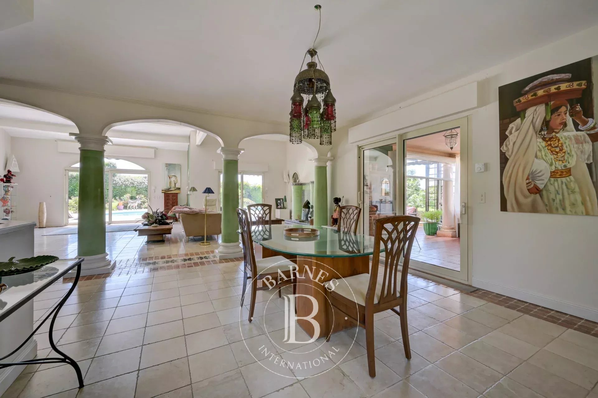 AIX-EN-PROVENCE – ARCHITECT VILLA – 6 SUITES – INFINITY POOL – LANDSCAPED GARDEN 1,1 HA - picture 14