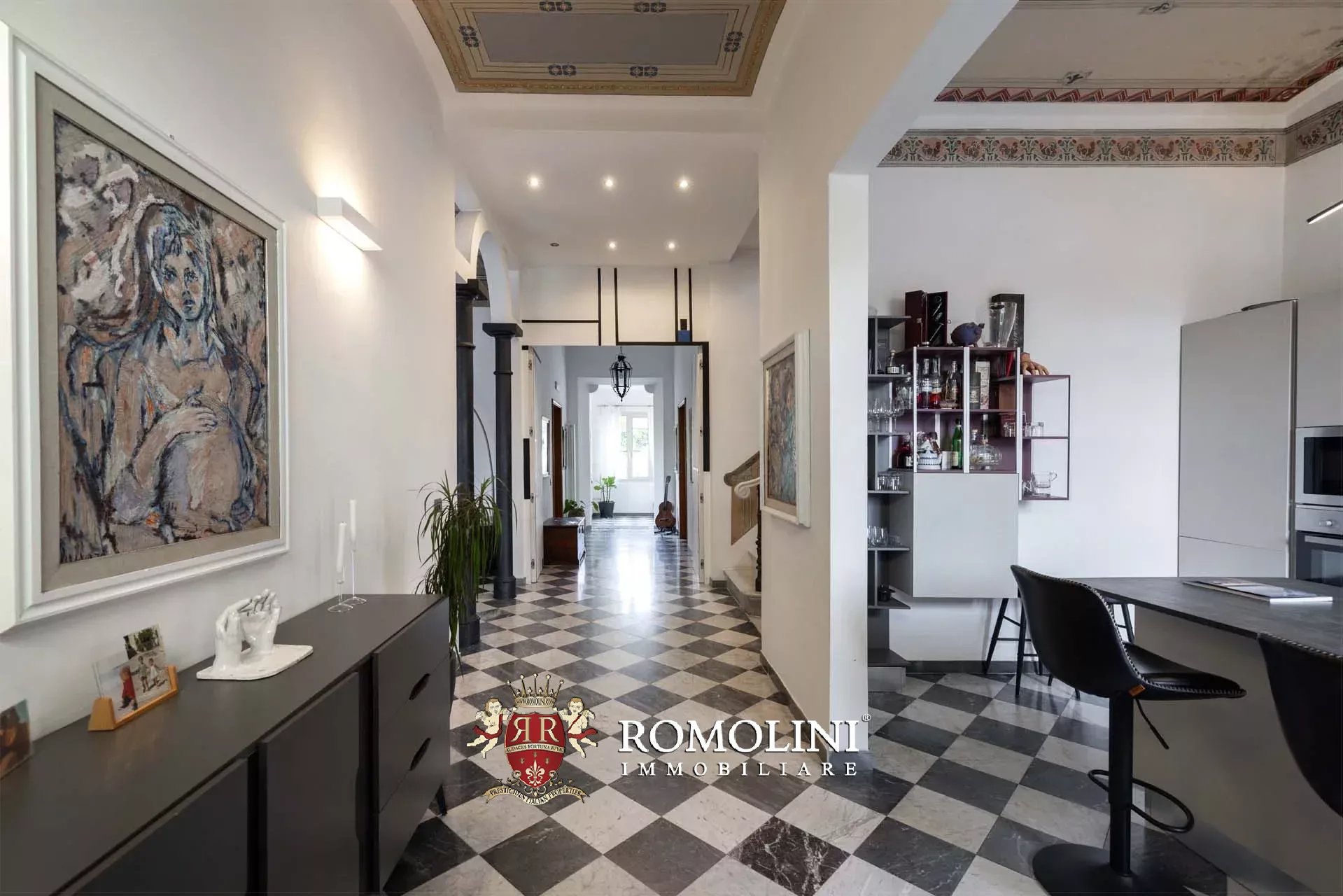 6 Bedroom Villa/Townhouse's Image 9
