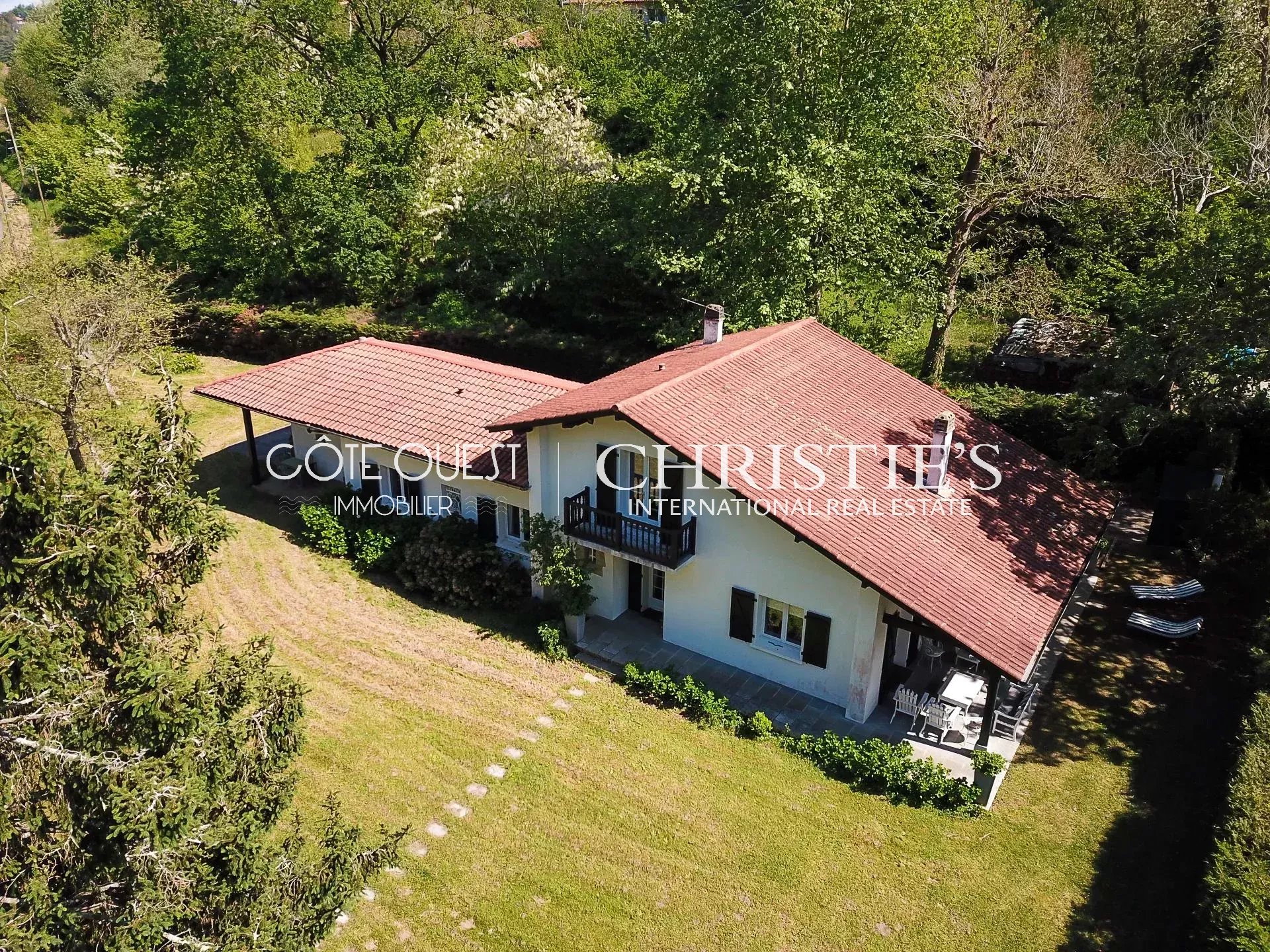 À vendre Ascain - Villa sur un terrain de 2 000 m²