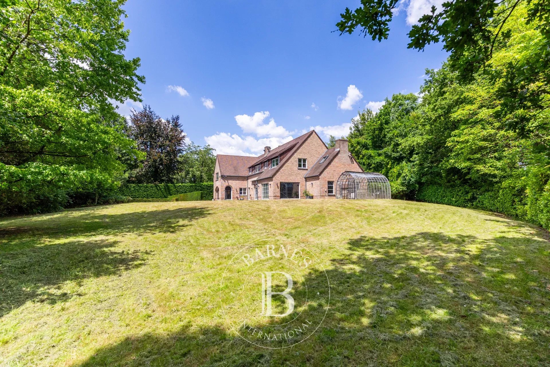 Villa op een perceel van 32a, aan de rand van het Zoniënwoud