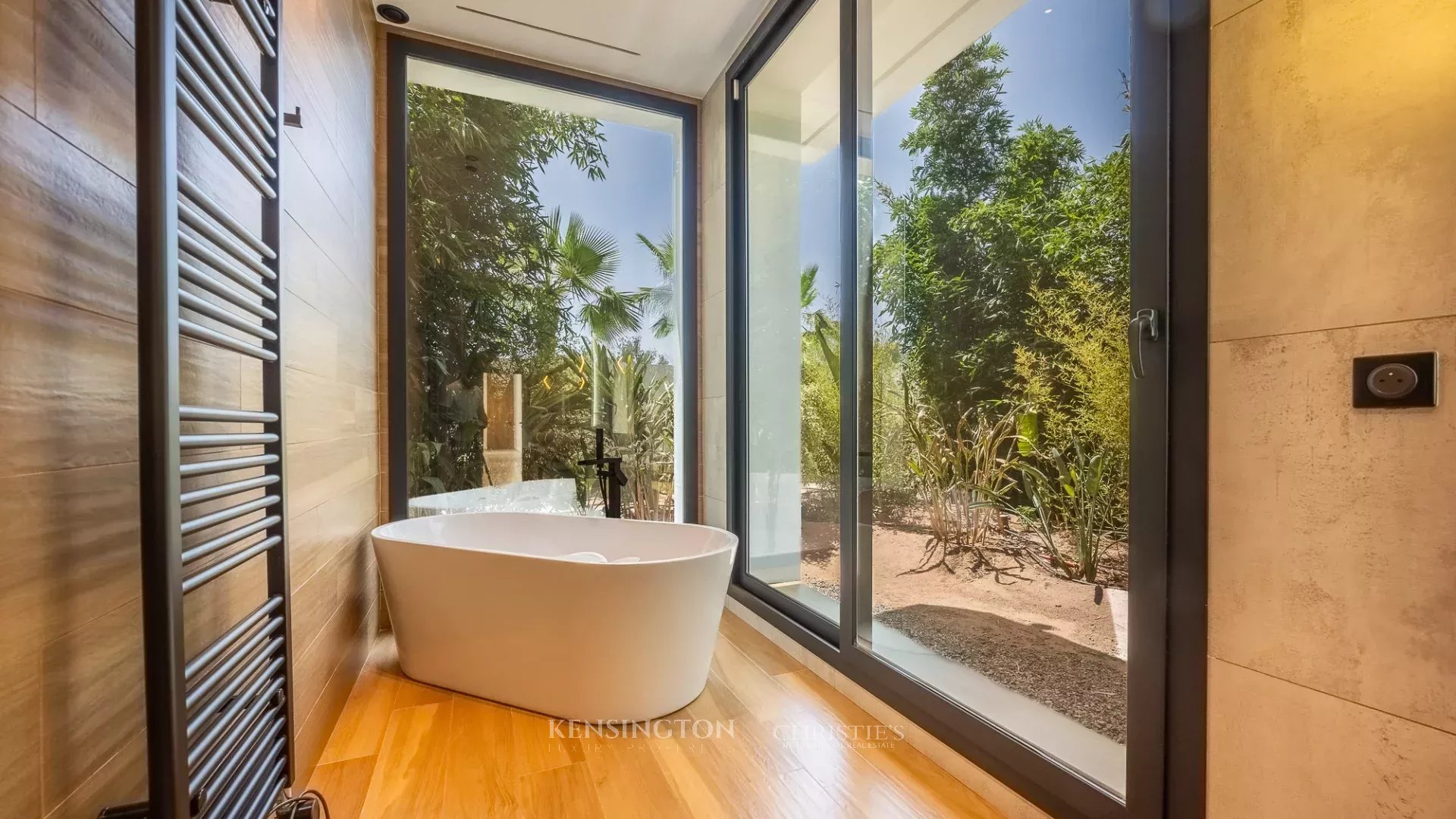 8 Bedroom Villa/Townhouse's Image 16