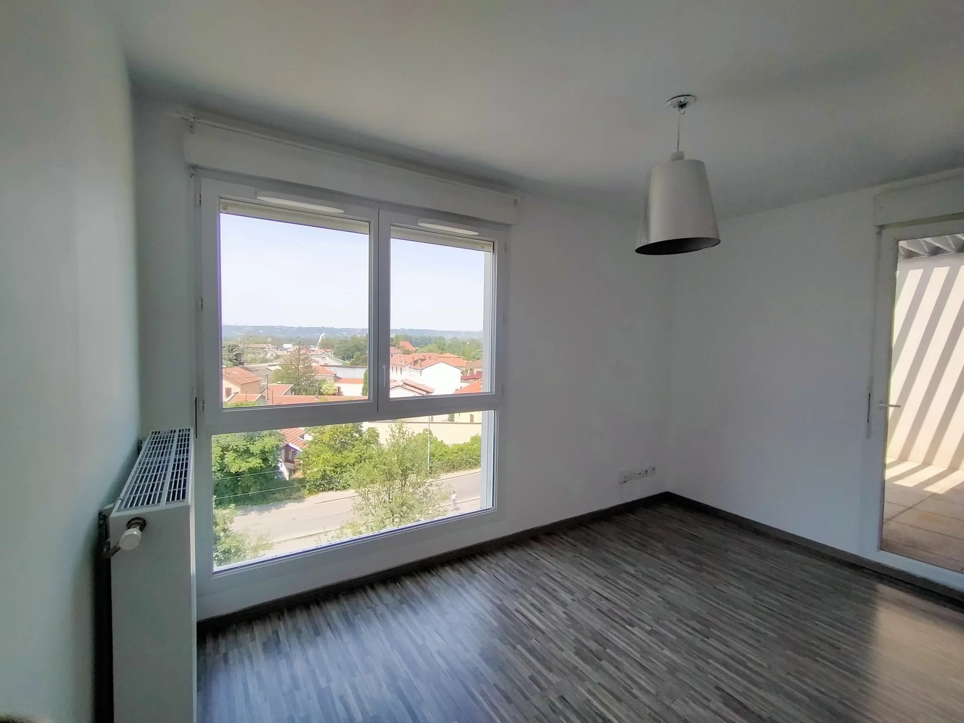 481920 Location Décines-Charpieu