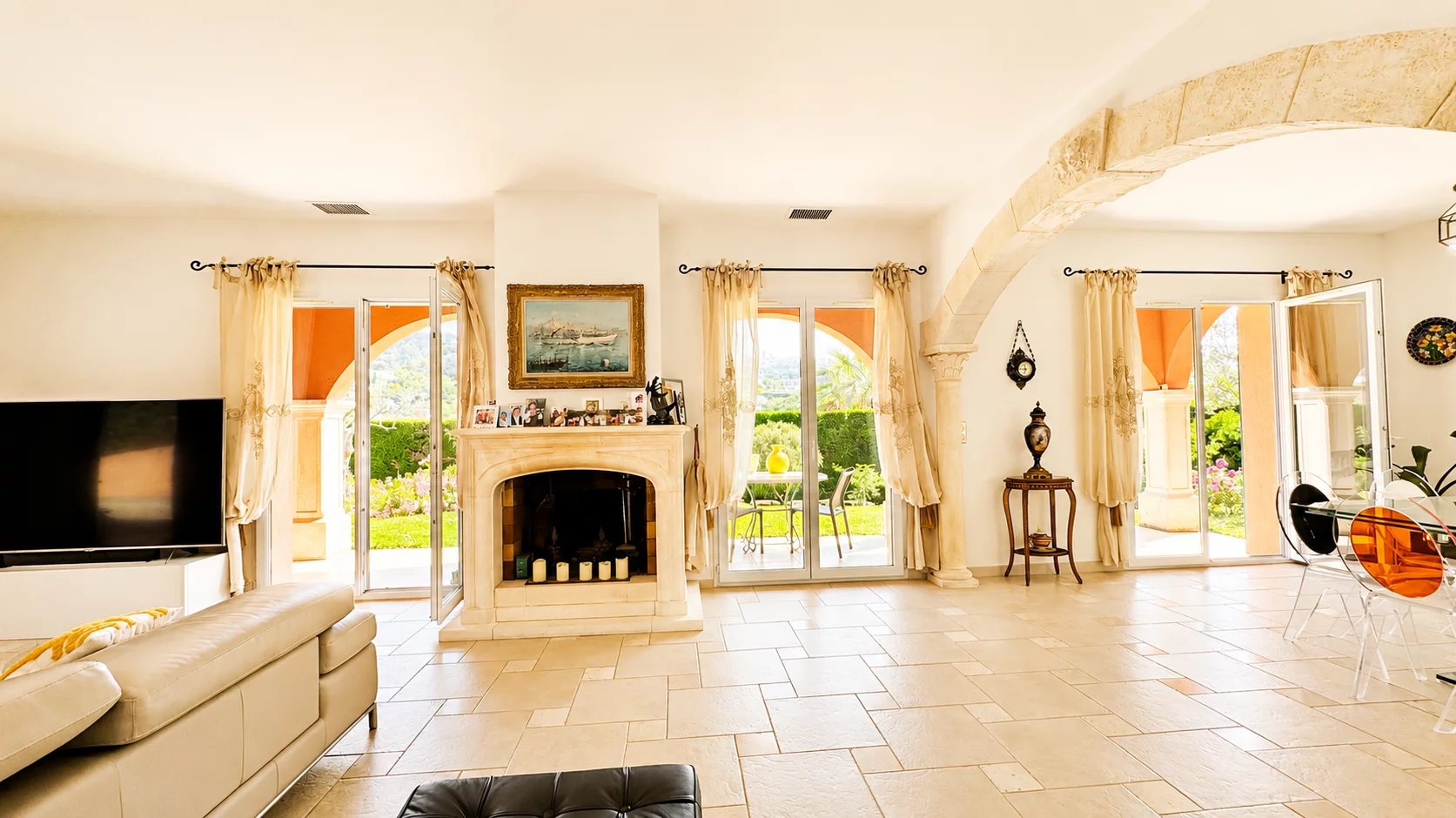Image of Villa - 4 Bedrooms for Sale in Alpes-Maritimes-La Colle-sur-Loup-France, Image 3