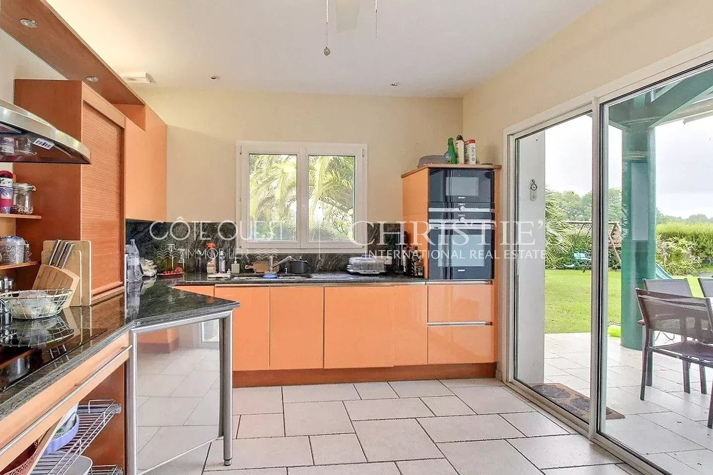 6 Bedroom Villa/Townhouse's Image 7
