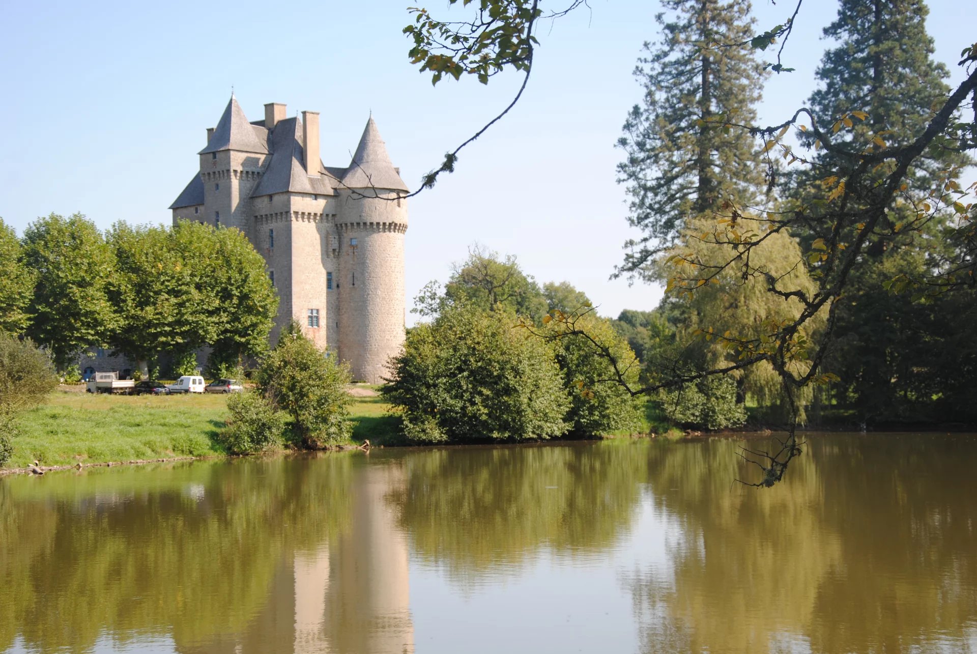 Zu verkaufen in der Creuse ein Schloss  mit 13 ha Land