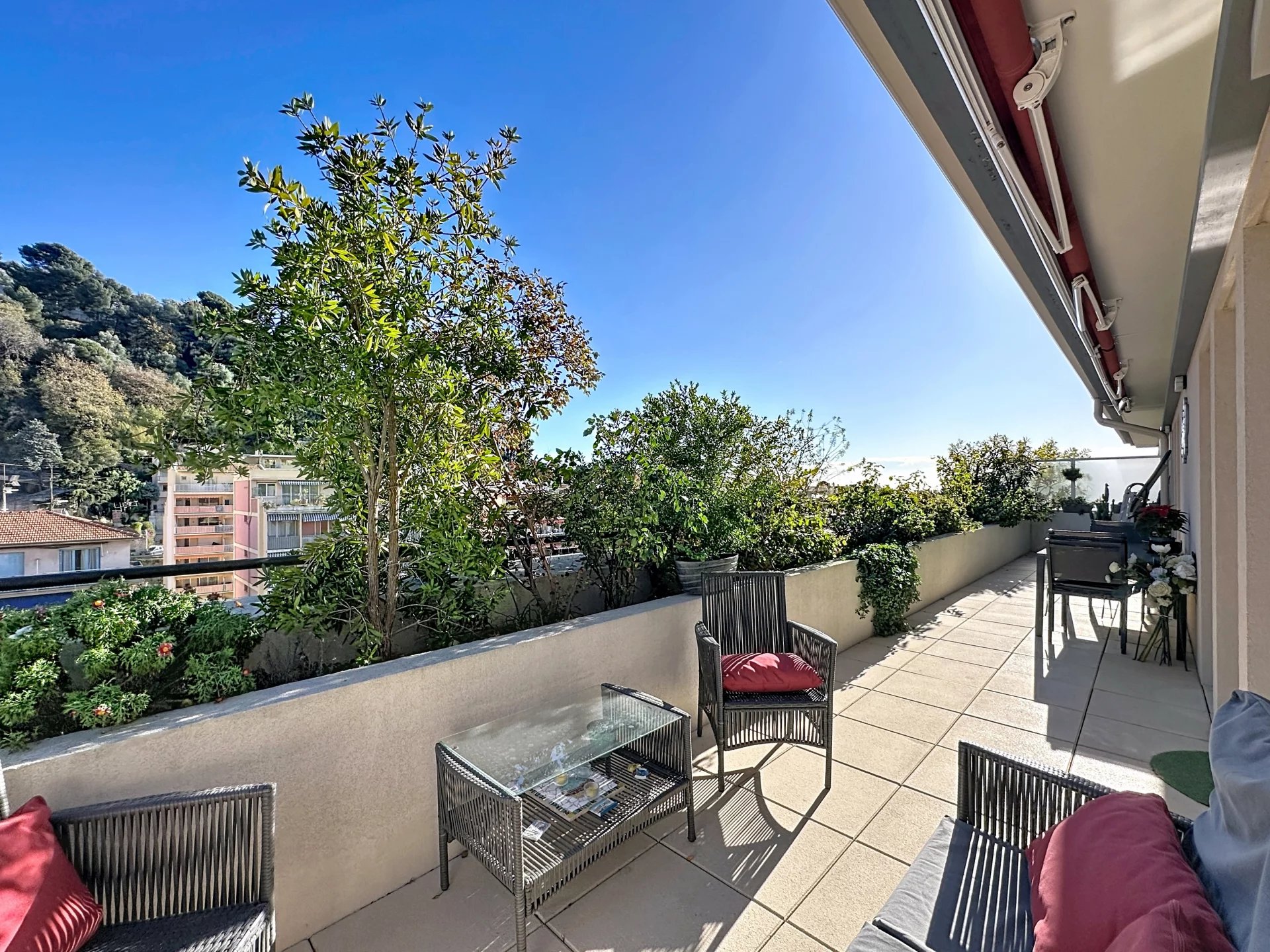 EXCLUSIVE - ROOF VILLA 4 ROOMS TERRACES