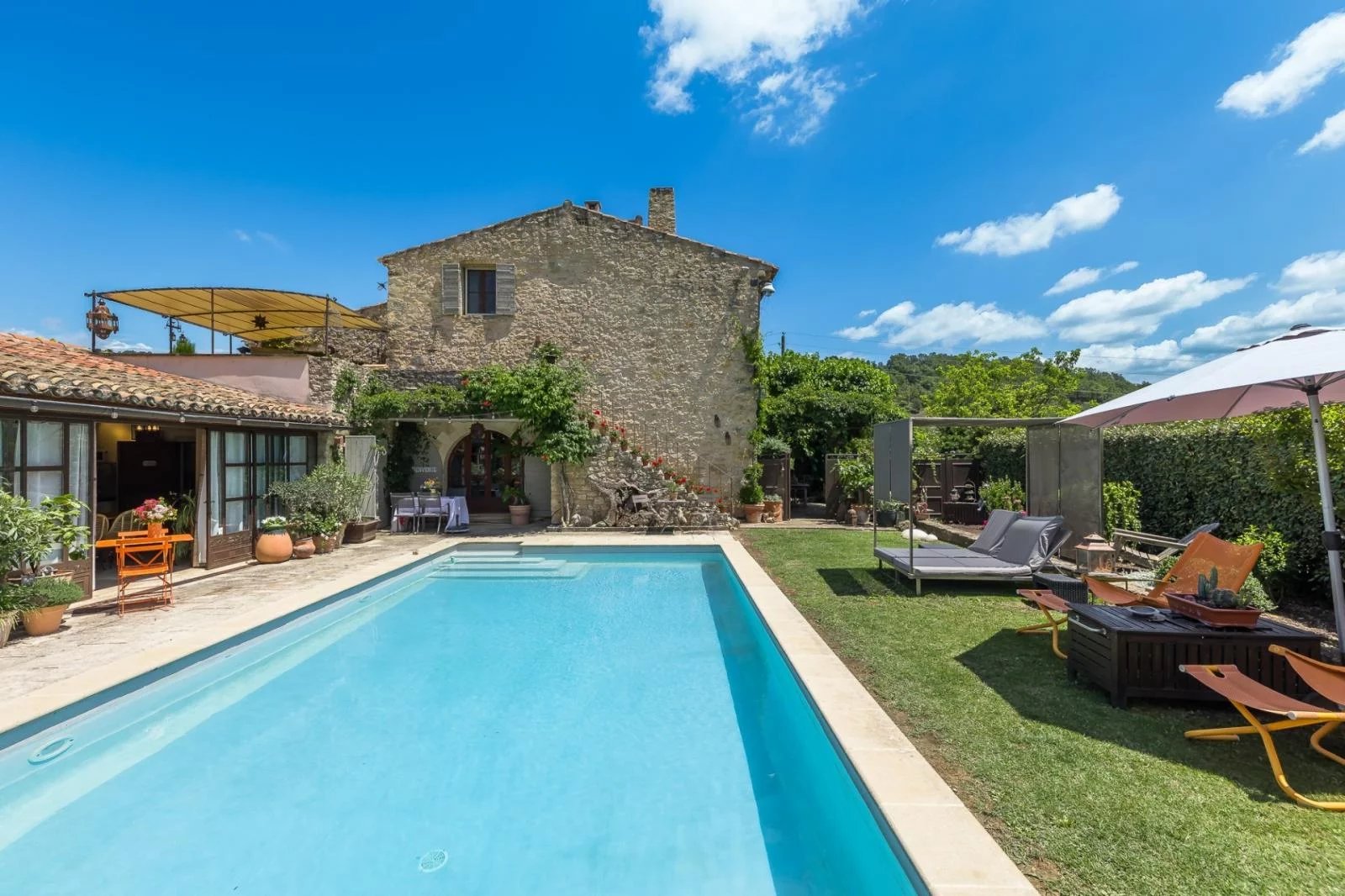 Authentic renovated farmhouse with swimming pool