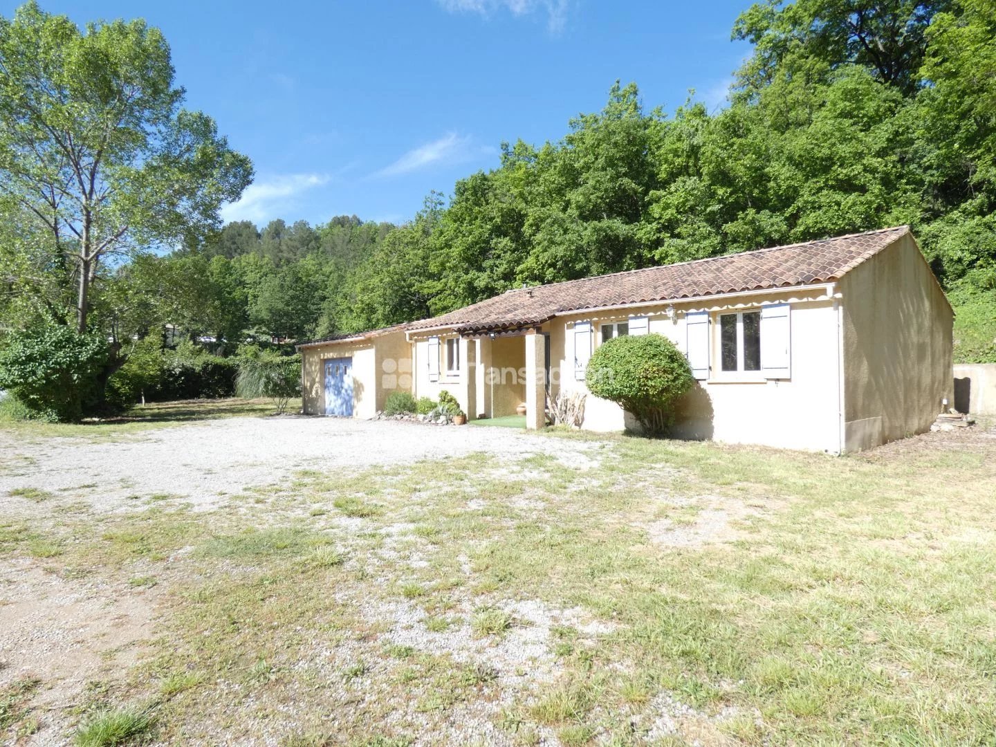 MONTFERRAT : Maison plain pied 4 pieces, jardin 1200m2, garage