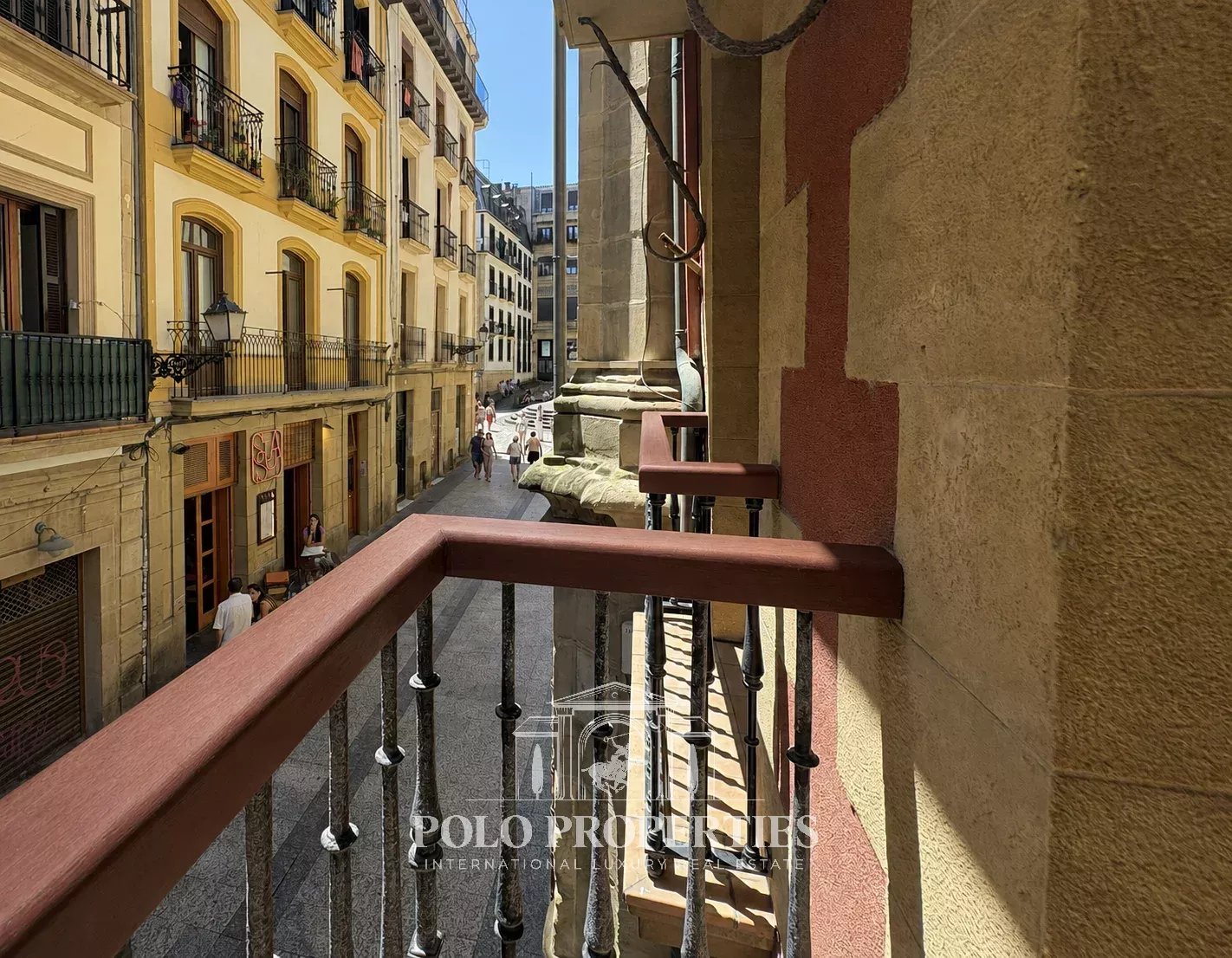 Piso 3 balcones a la icónica calle 31 de agosto de San Sebastián