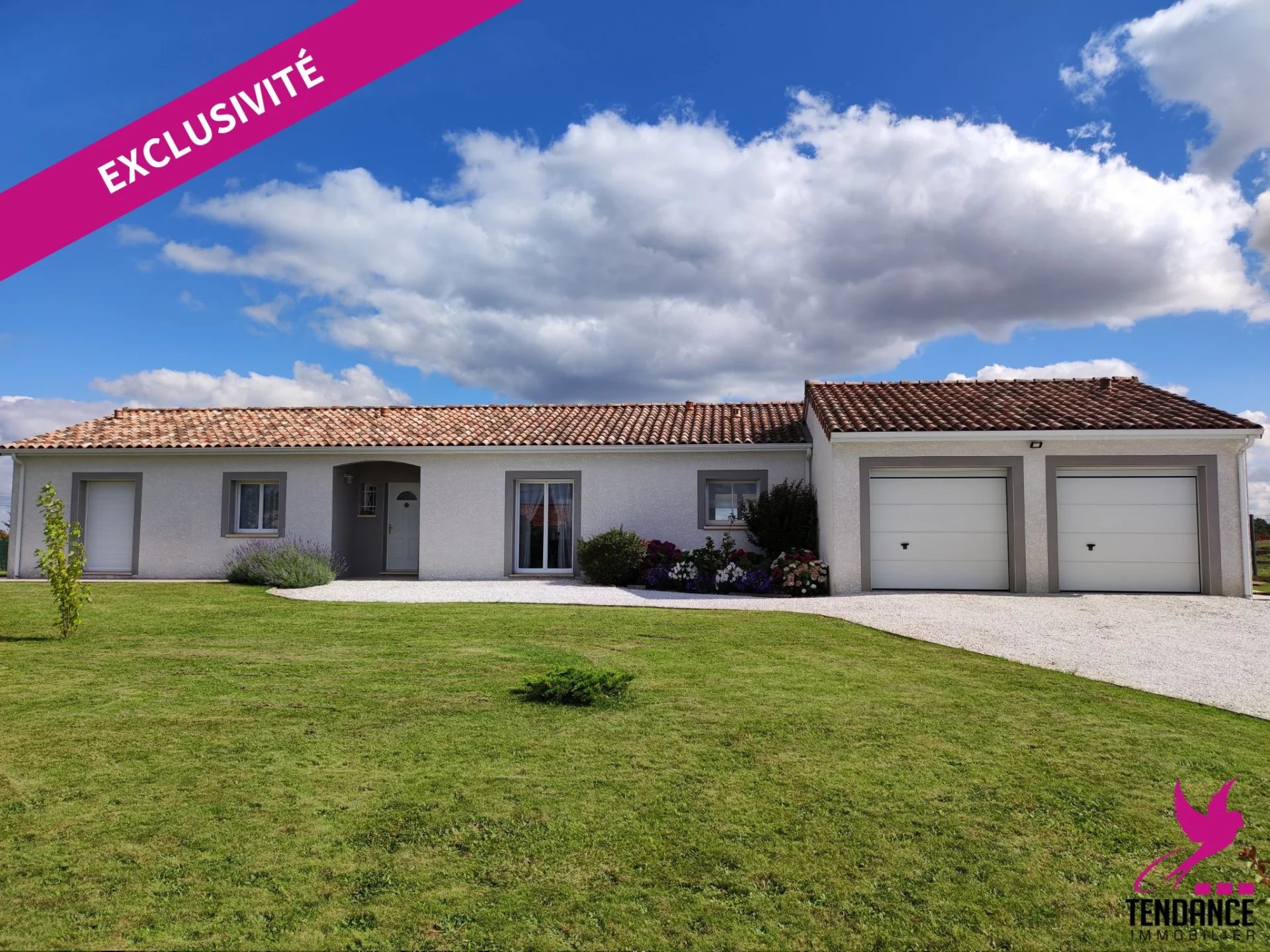 Villa 5 Pièces avec double Garage sur 2700 m² de Terrain.