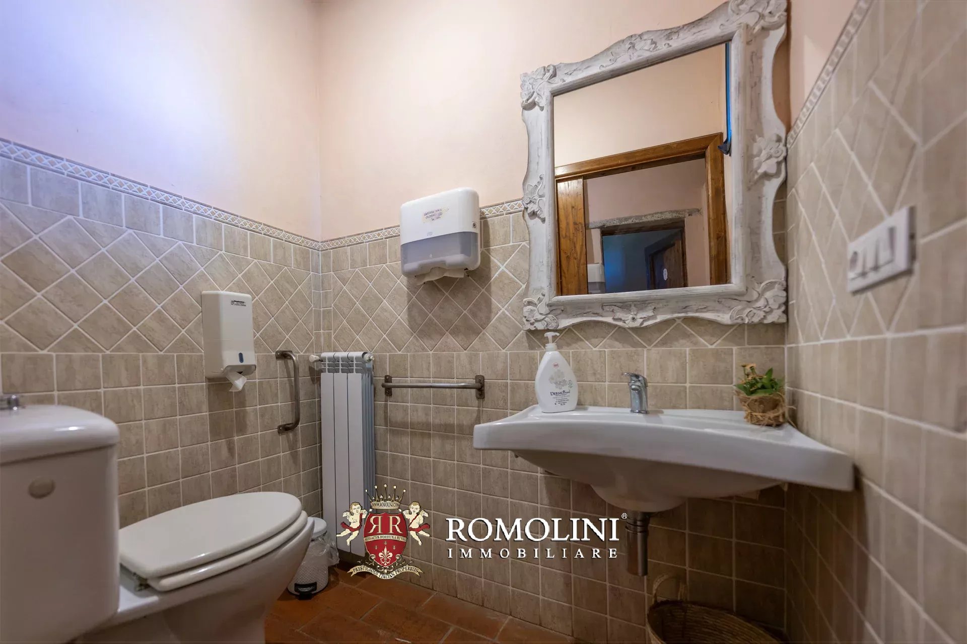 13 Bedroom Villa/Townhouse's Image 24
