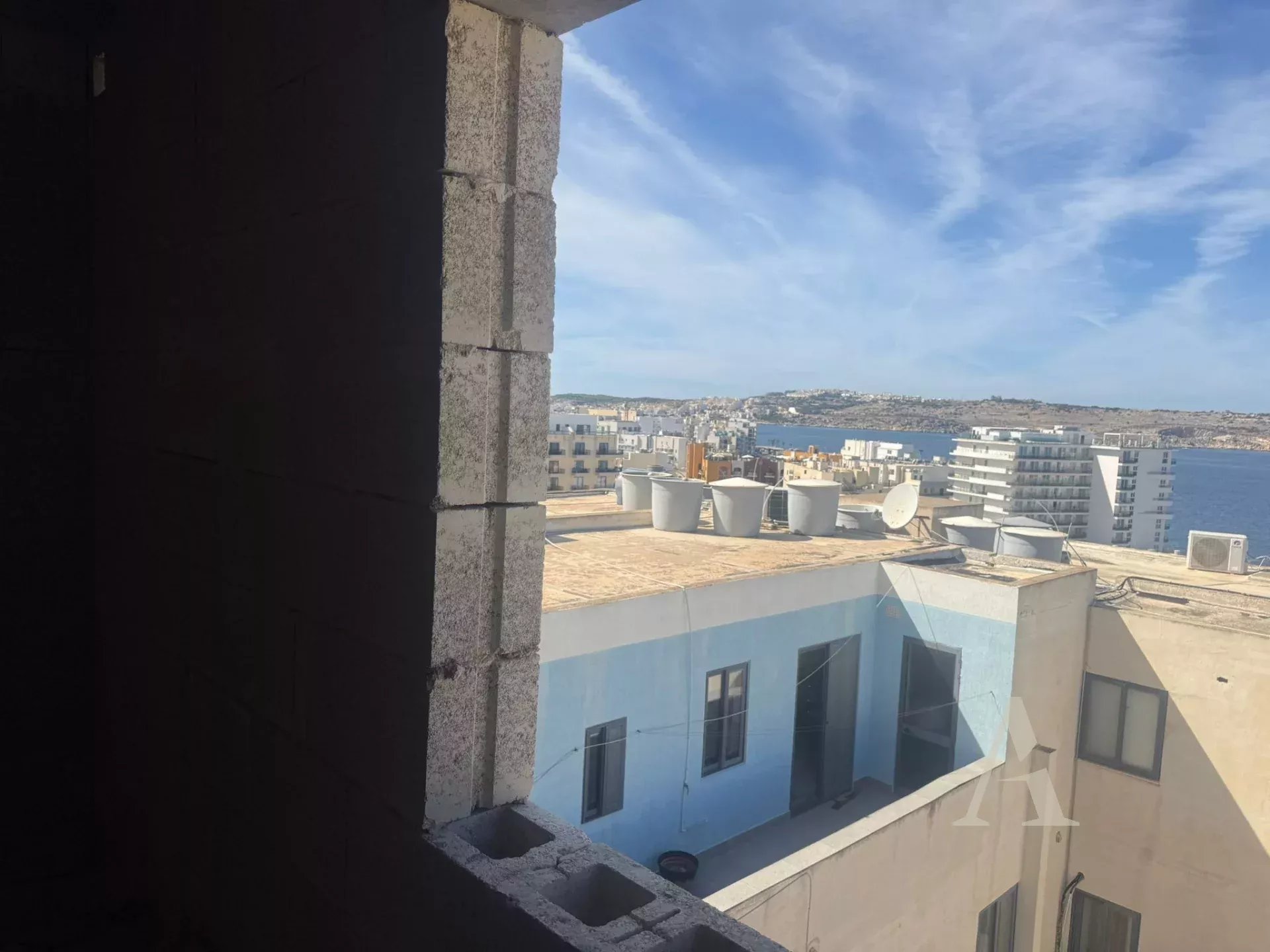 Modern 2-Bedroom Penthouse with Spacious Outdoor Terrace