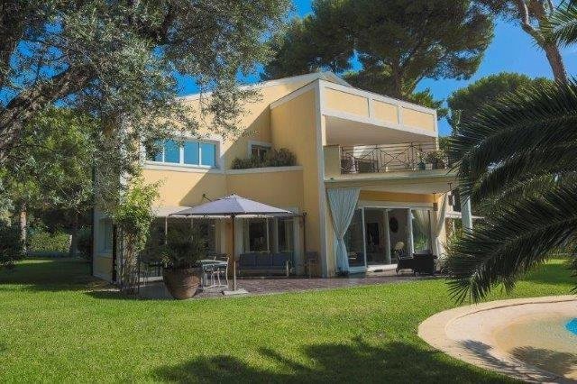 Très belle villa en vente au Cap d'Antibes