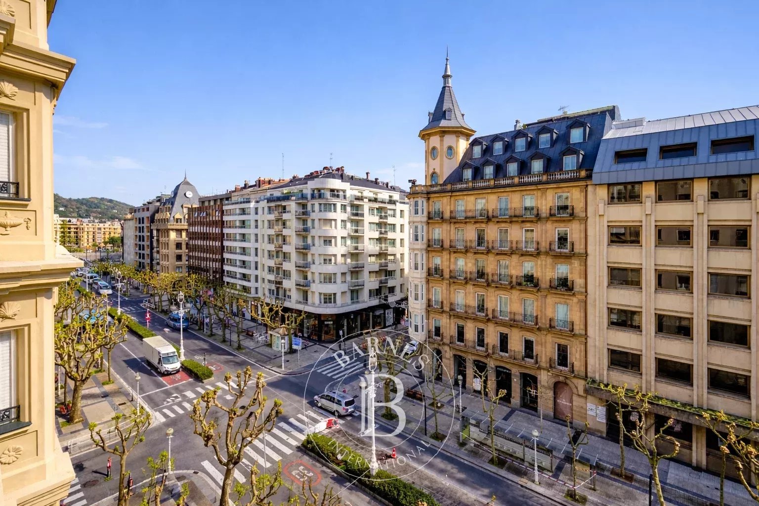 Timeless apartment in a sought-after address