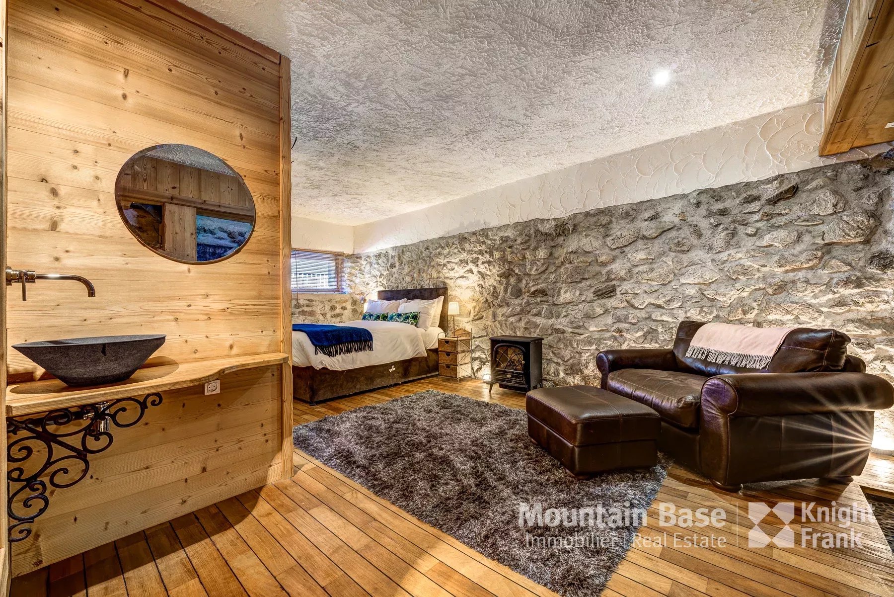 Photo of Renovated 6-Bedroom Farmhouse with Separate Apartment and Garden