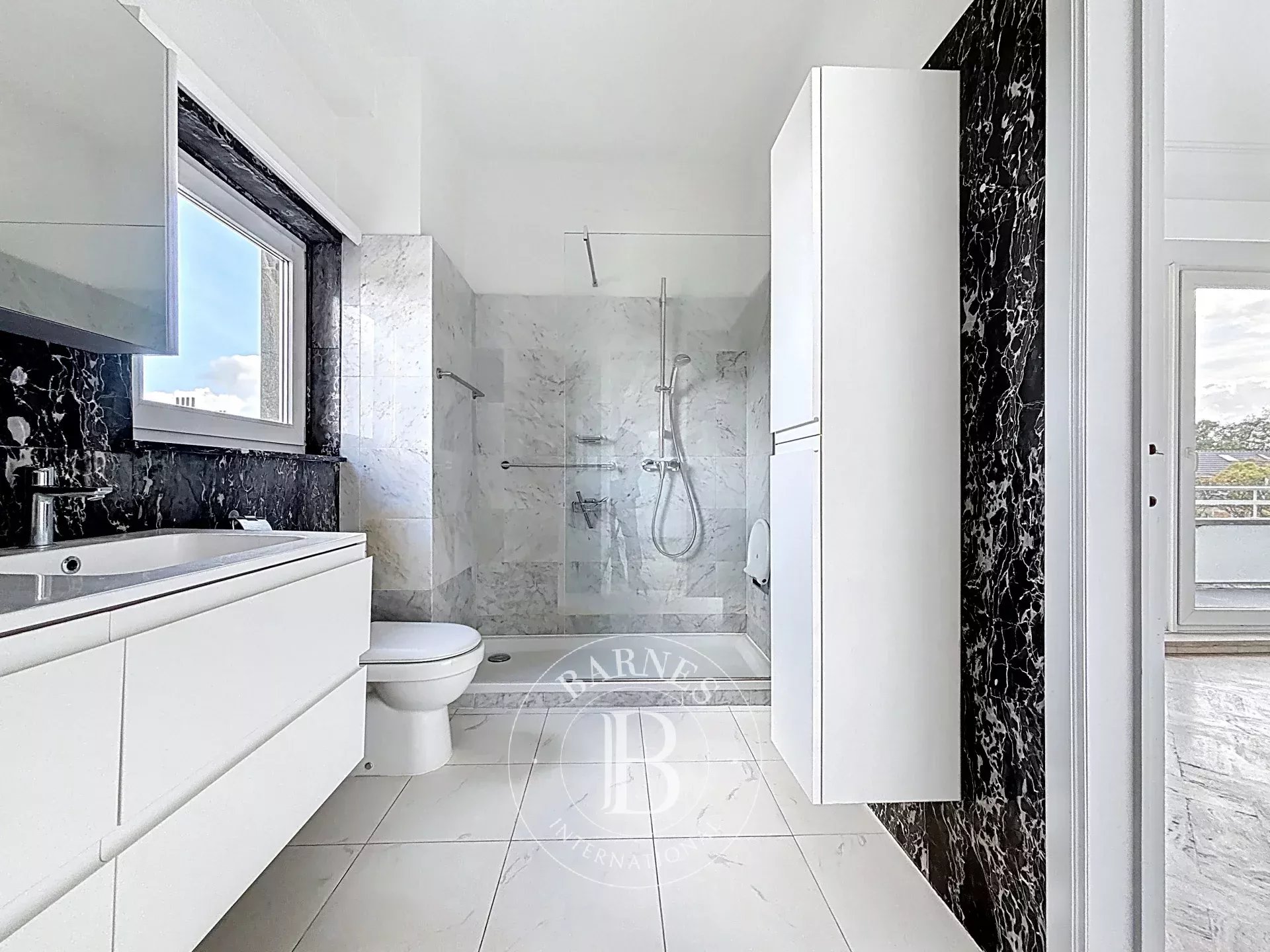 Ixelles- Penthouse 149m2 3 bedrooms- terrace-Parking