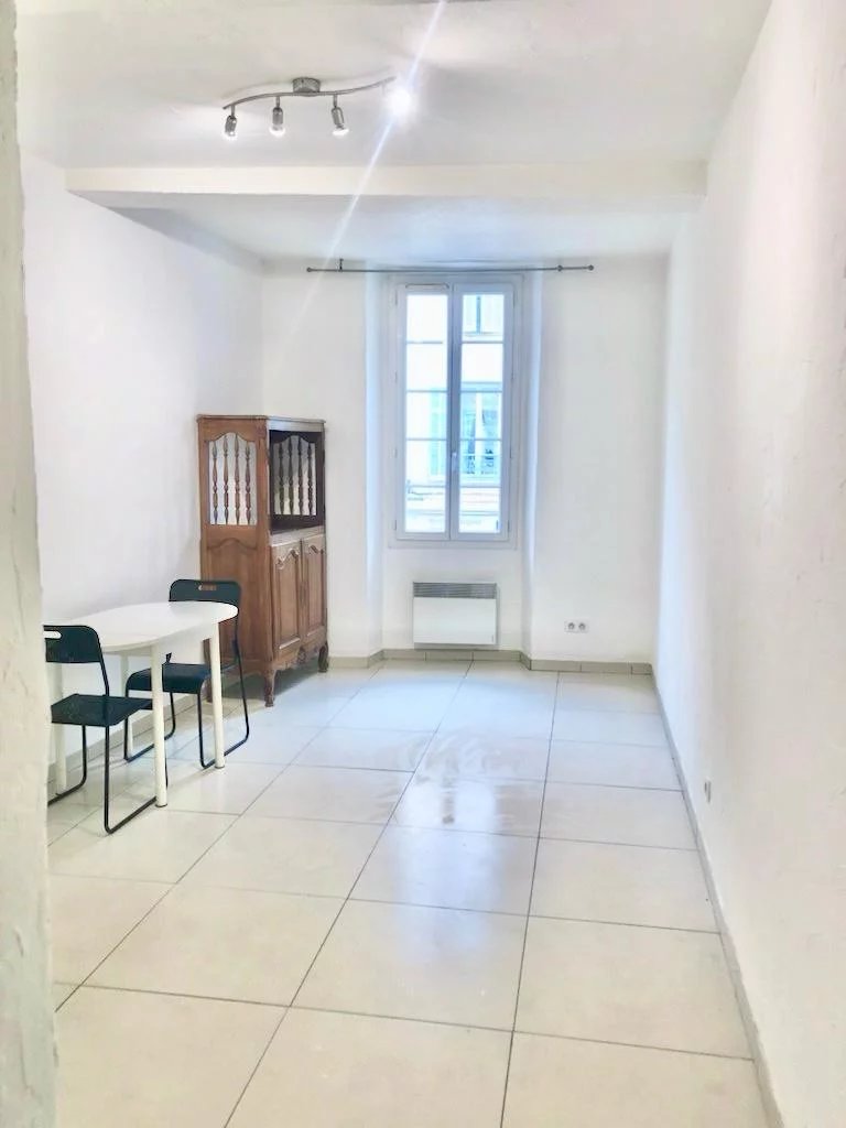 2 STUDIOS RENTABLE A VENDRE AU MUY 83490