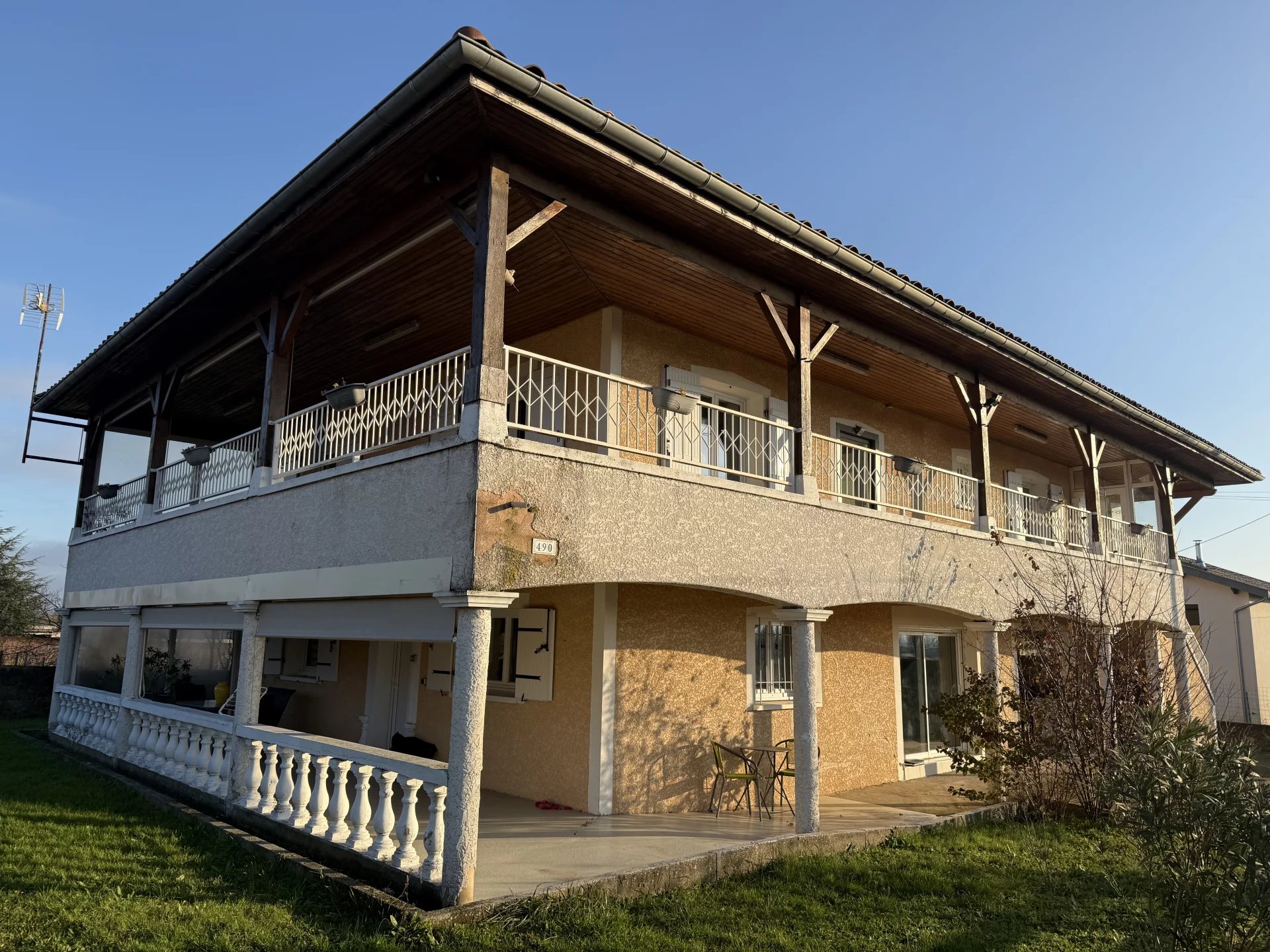 MACON - LOCHE - Pour habitat familial ou locatif.