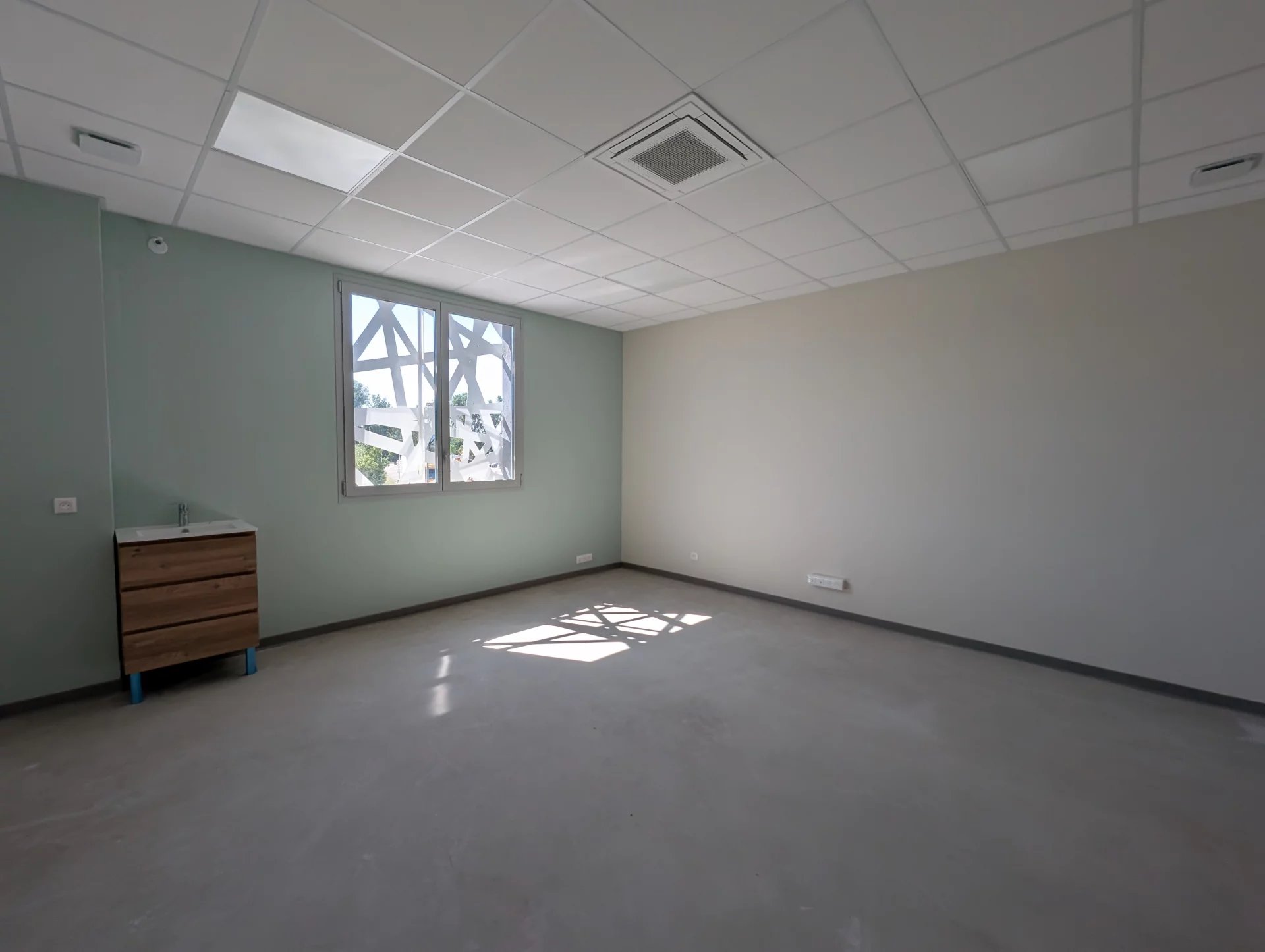 Locaux professionnels ST MARTIN DE CRAU - Photo 2