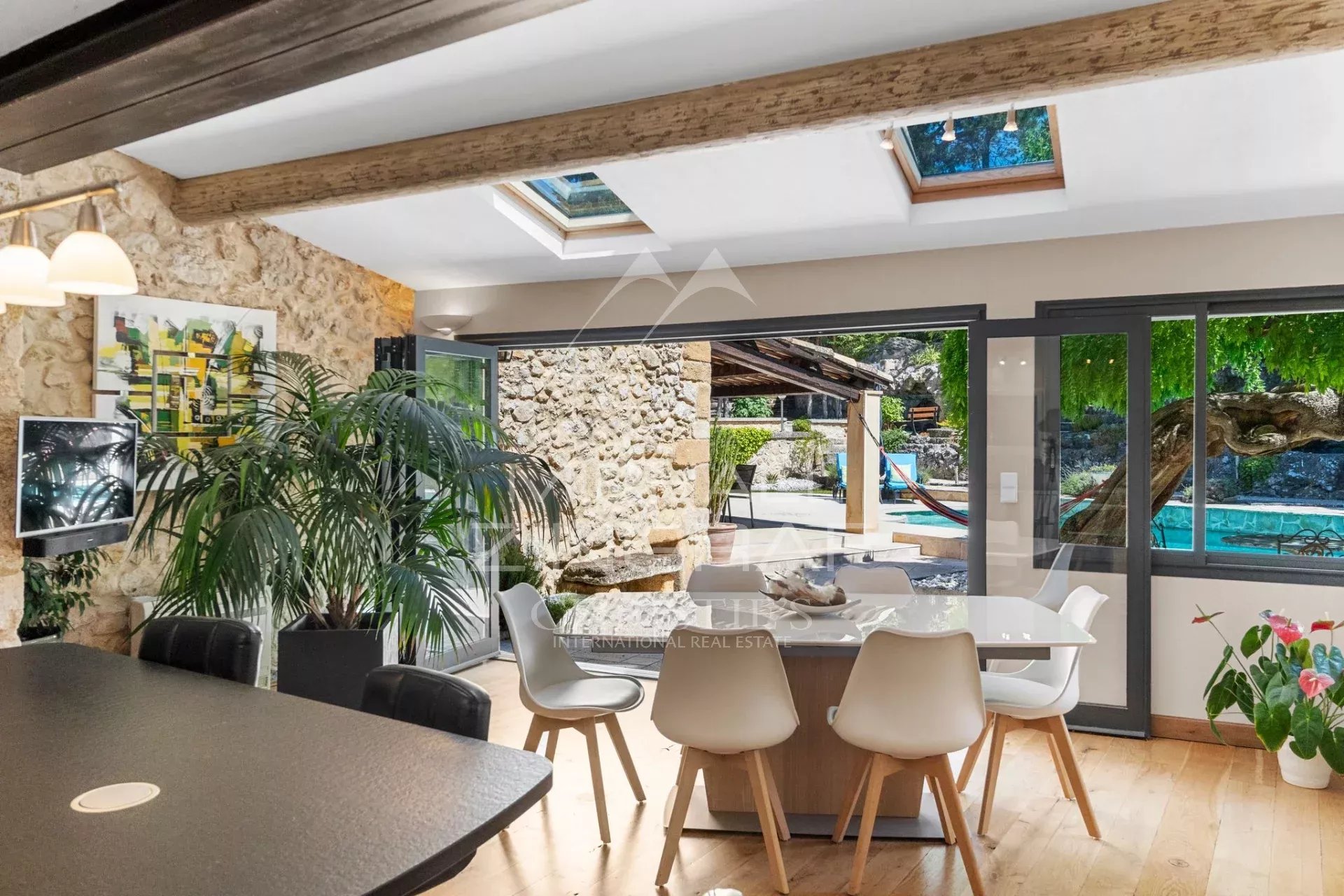 6 Bedroom Villa/Townhouse's Image 8