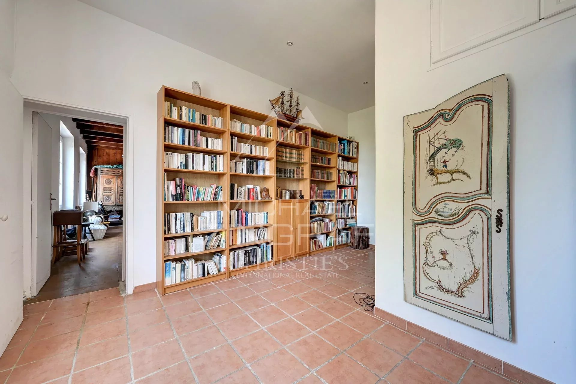 7 Bedroom Villa/Townhouse's Image 21