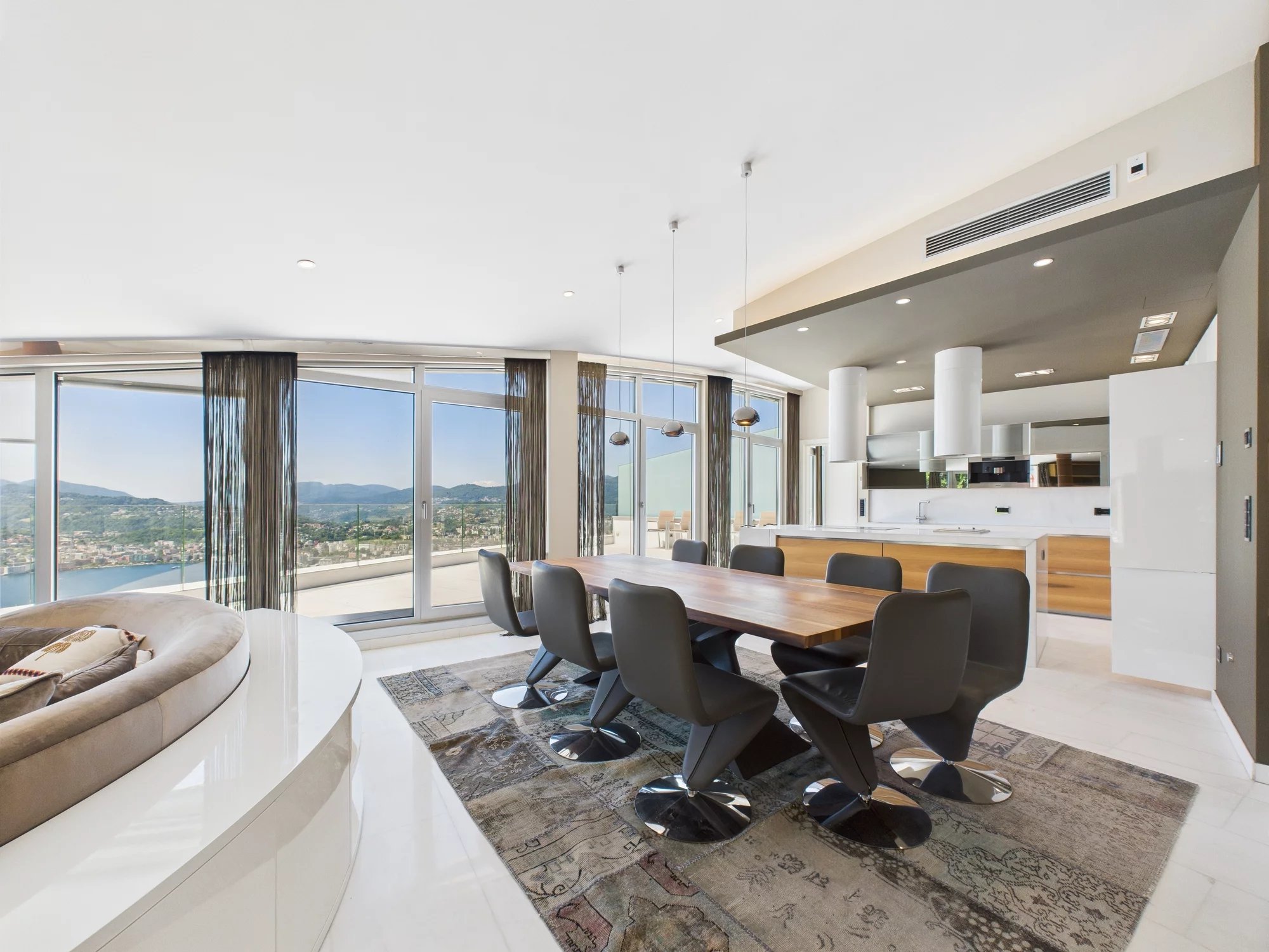 High-End Duplex Apartment with Spectacular Lake Views