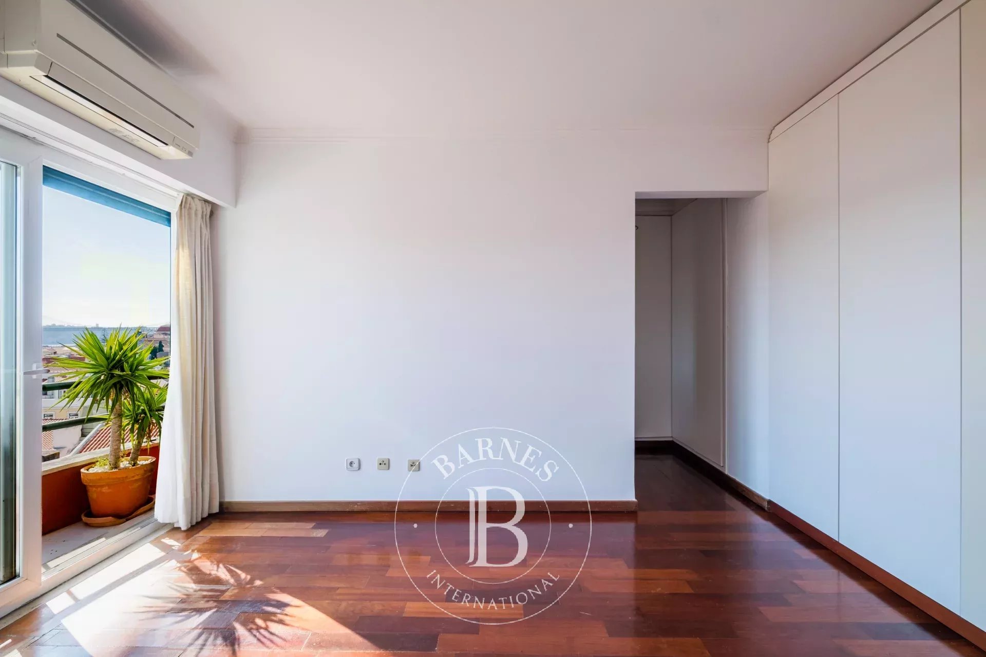 Family house with river view Family house with river view