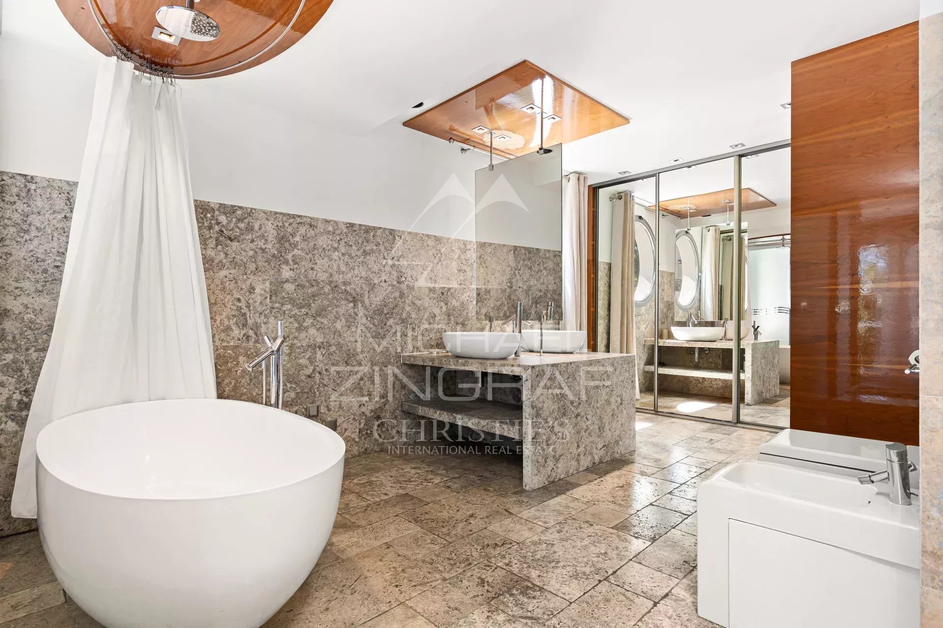 4 Bedroom Villa/Townhouse's Image 9