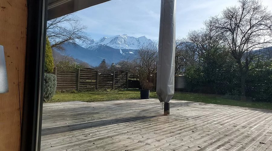 LOCAL COMMERCIAL TYPE CHALET SAVOYARD