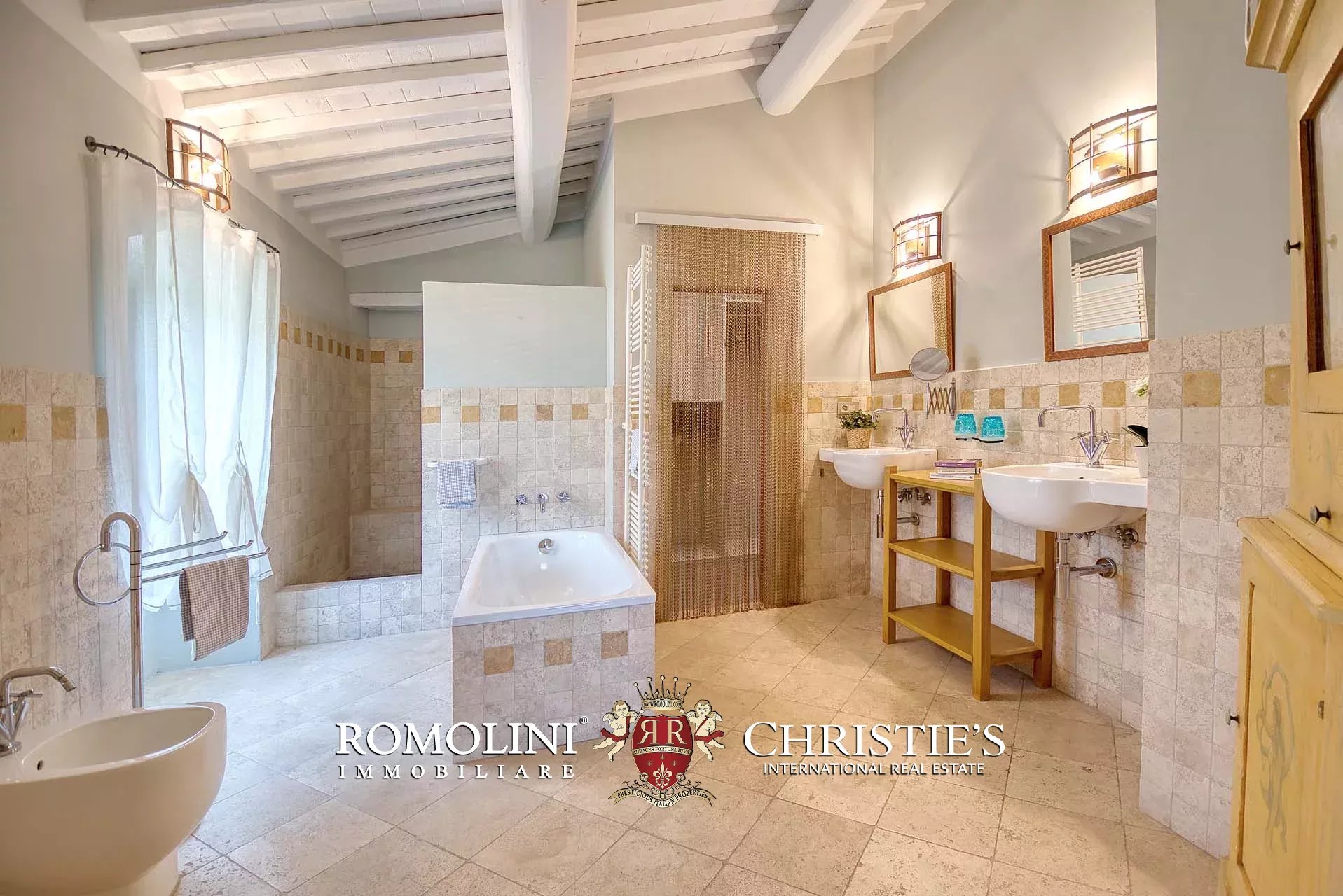 6 Bedroom Villa/Townhouse's Image 26