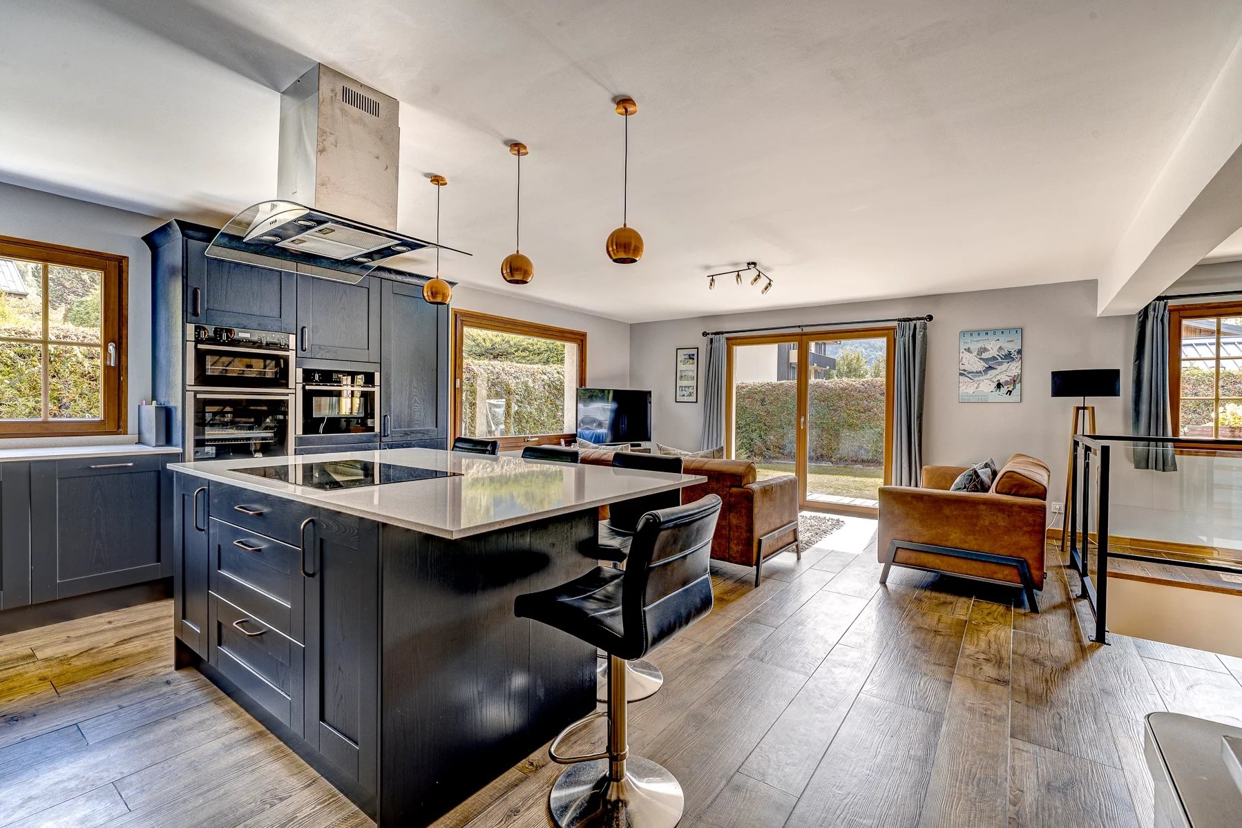 LES BOSSONS - A large, 4-bedroom chalet with independent apartment in les Bossons, Chamonix Accommodation in Chamonix