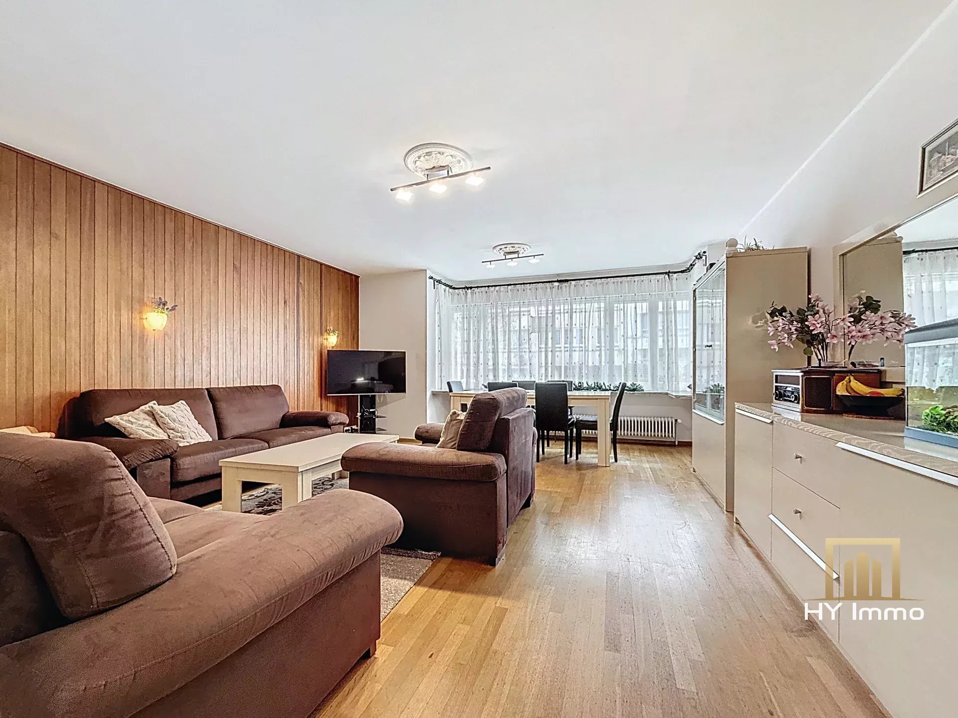 !! VERKOCHT !! KARREVELD WIJK - APPARTEMENT VAN 114M² MET 4 SLAAPKAMERS + TERRAS & KELDER + GARAGE BOX