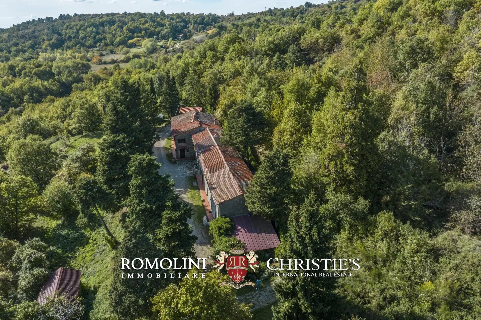 101-HA ESTATE WITH NATURAL SPRINGS FOR SALE BETWEEN AREZZO AND FLORENCE