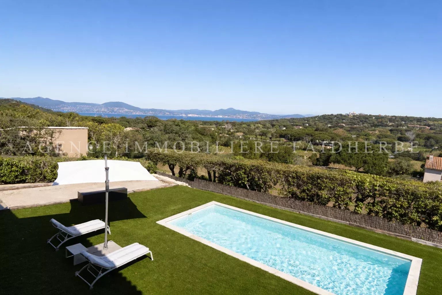 Villa au calme, vue mer et piscine REF 151