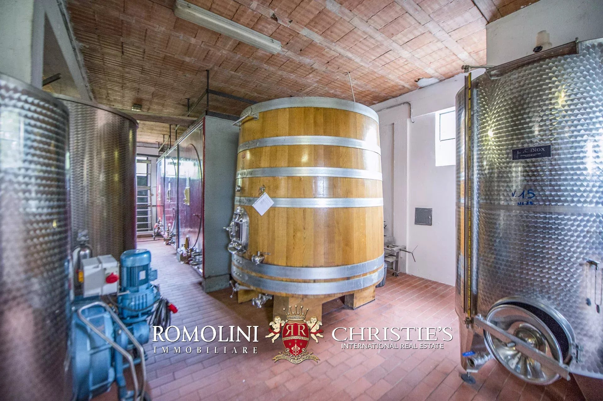 17 Bedroom Vineyard's Image 54