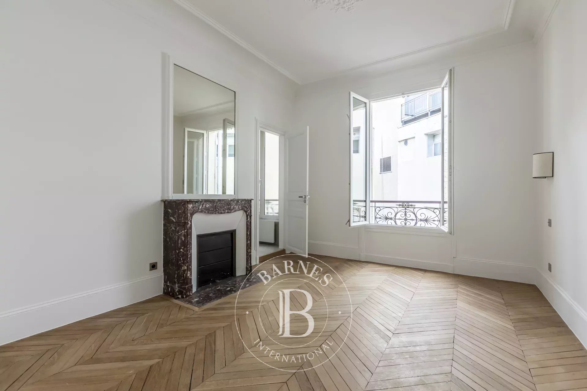 ARC DE TRIOMPHE - 2 BEDROOMS - 5TH FLOOR - IMMACULATE CONDITION - picture 16