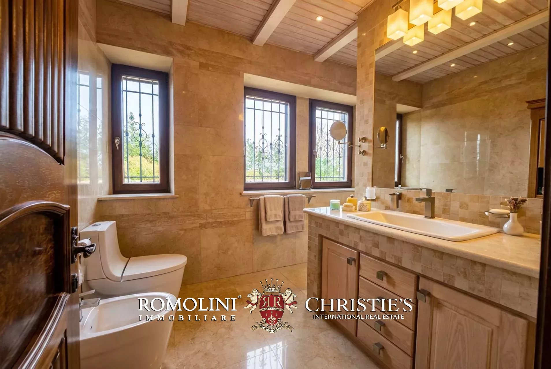5 Bedroom Villa/Townhouse's Image 32