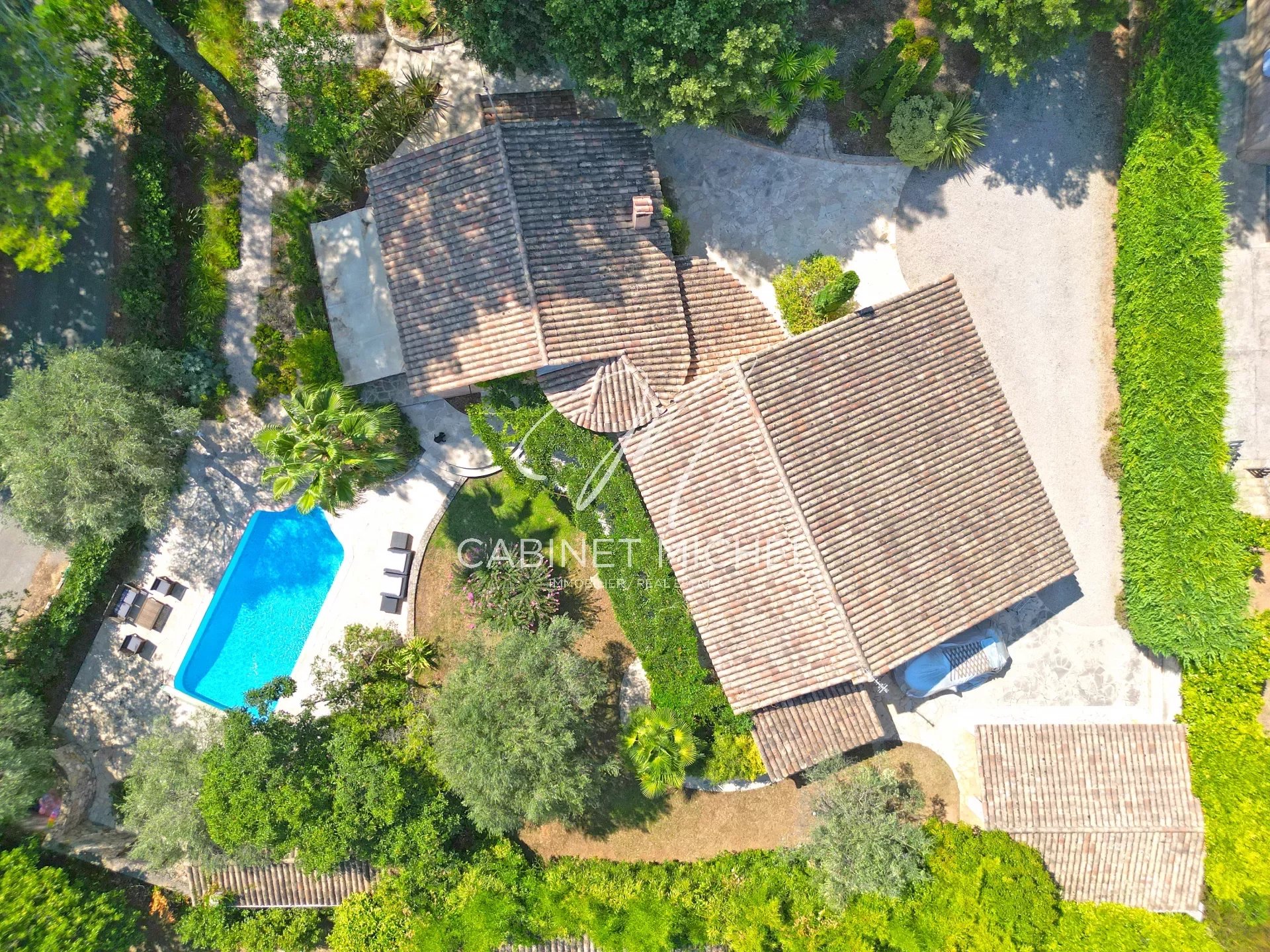 06330 ROQUEFORT-LES-PINS VILLA