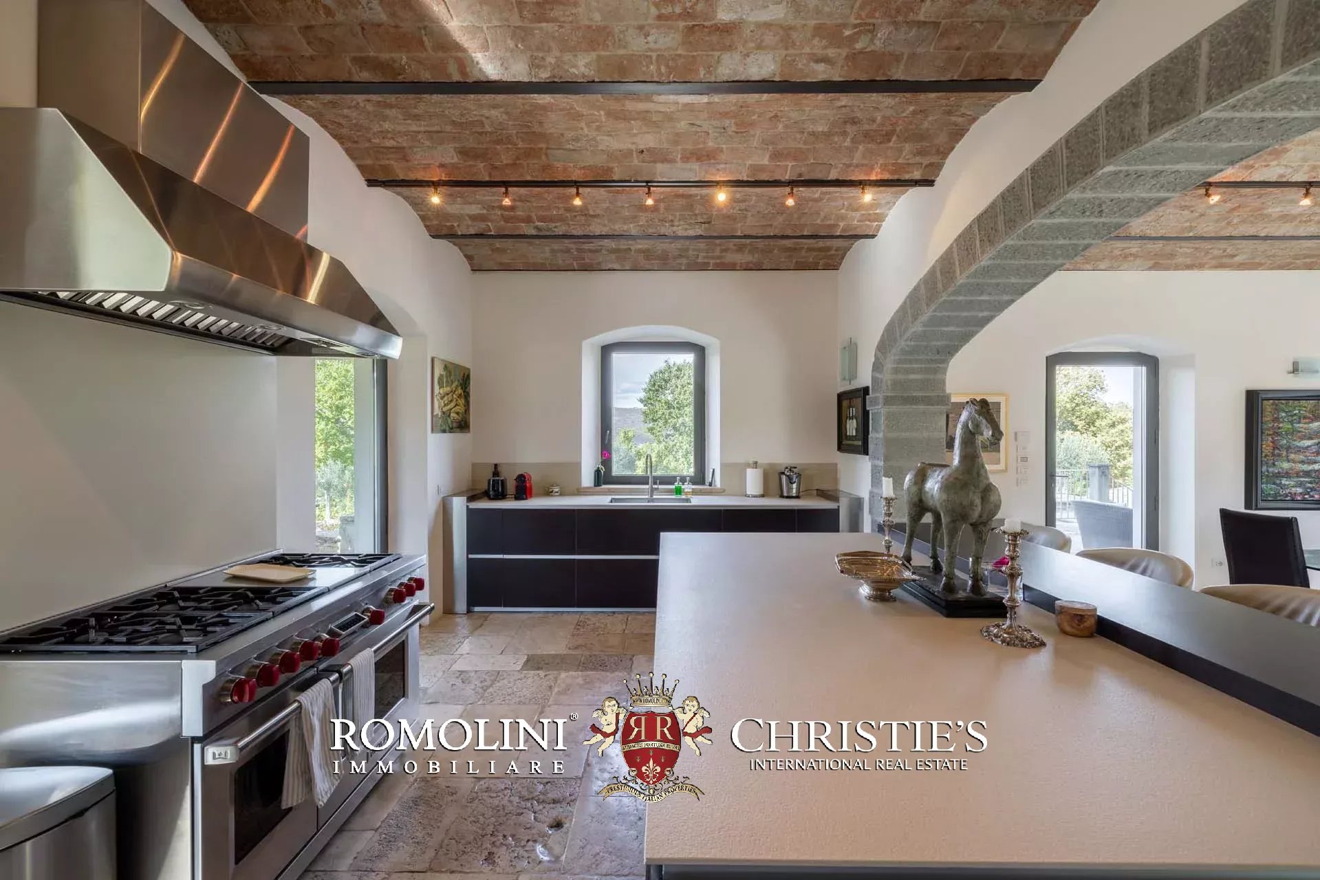 7 Bedroom Villa/Townhouse's Image 38