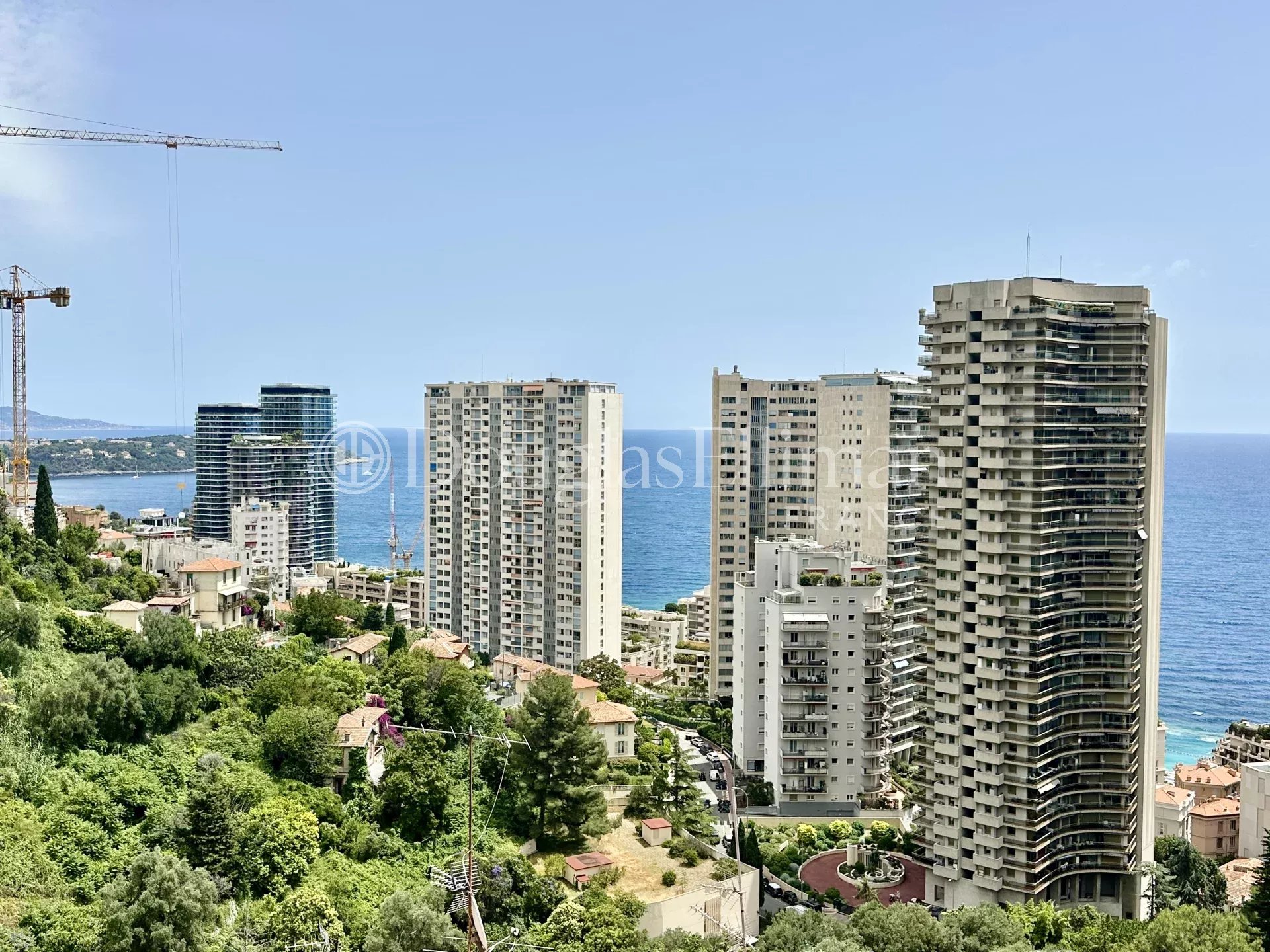 BEAUSOLEIL: Résidense neuve , grand appartement vue mer panoramique.