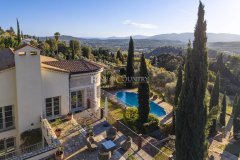 Luxury Villa for Sale in Grasse: Panoramic Sea View Family Estate — photo 1 of 7