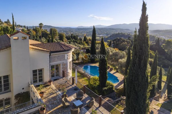Luxury Villa for Sale in Grasse: Panoramic Sea View Family Estate — photo 1