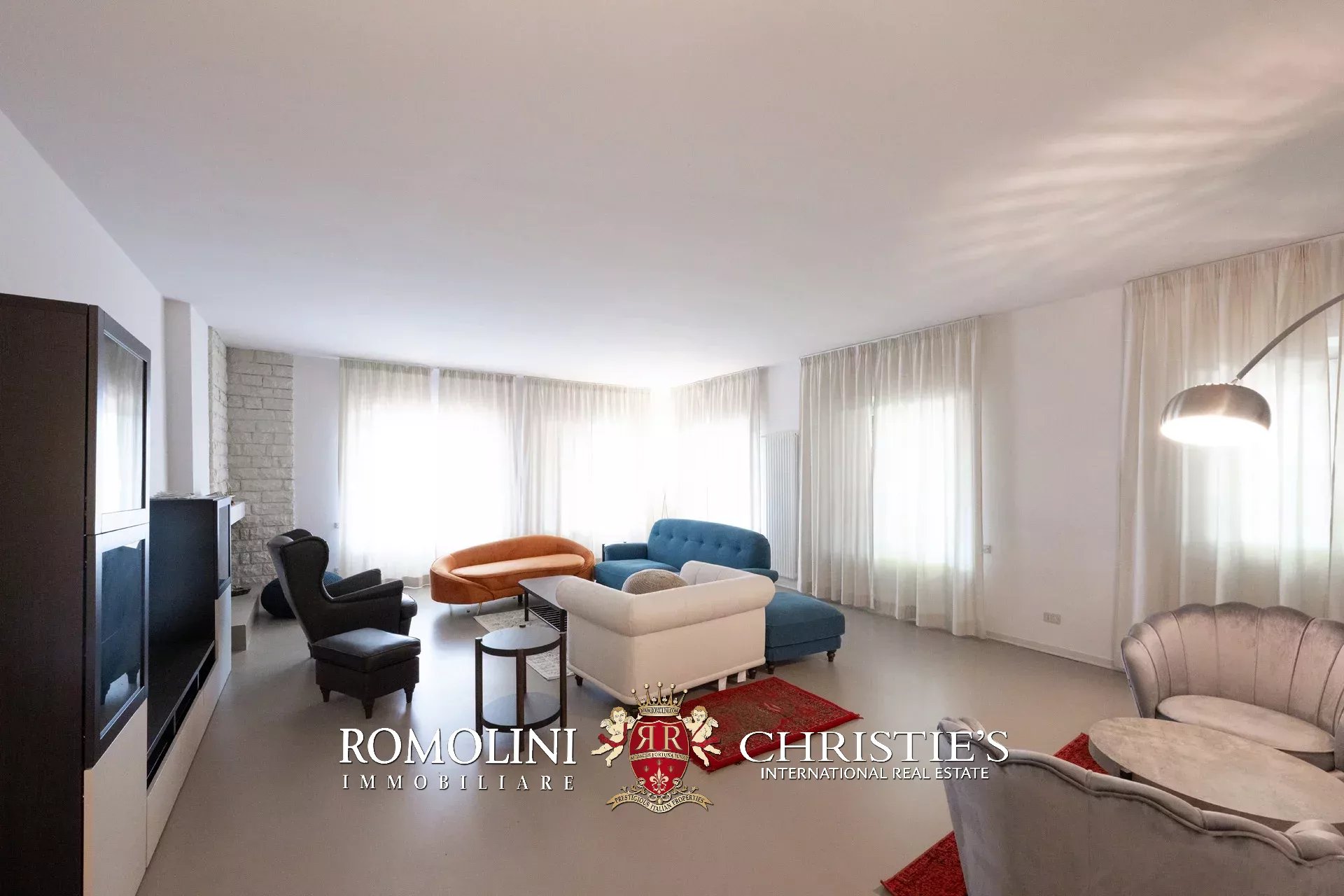 6 Bedroom Villa/Townhouse's Image 33