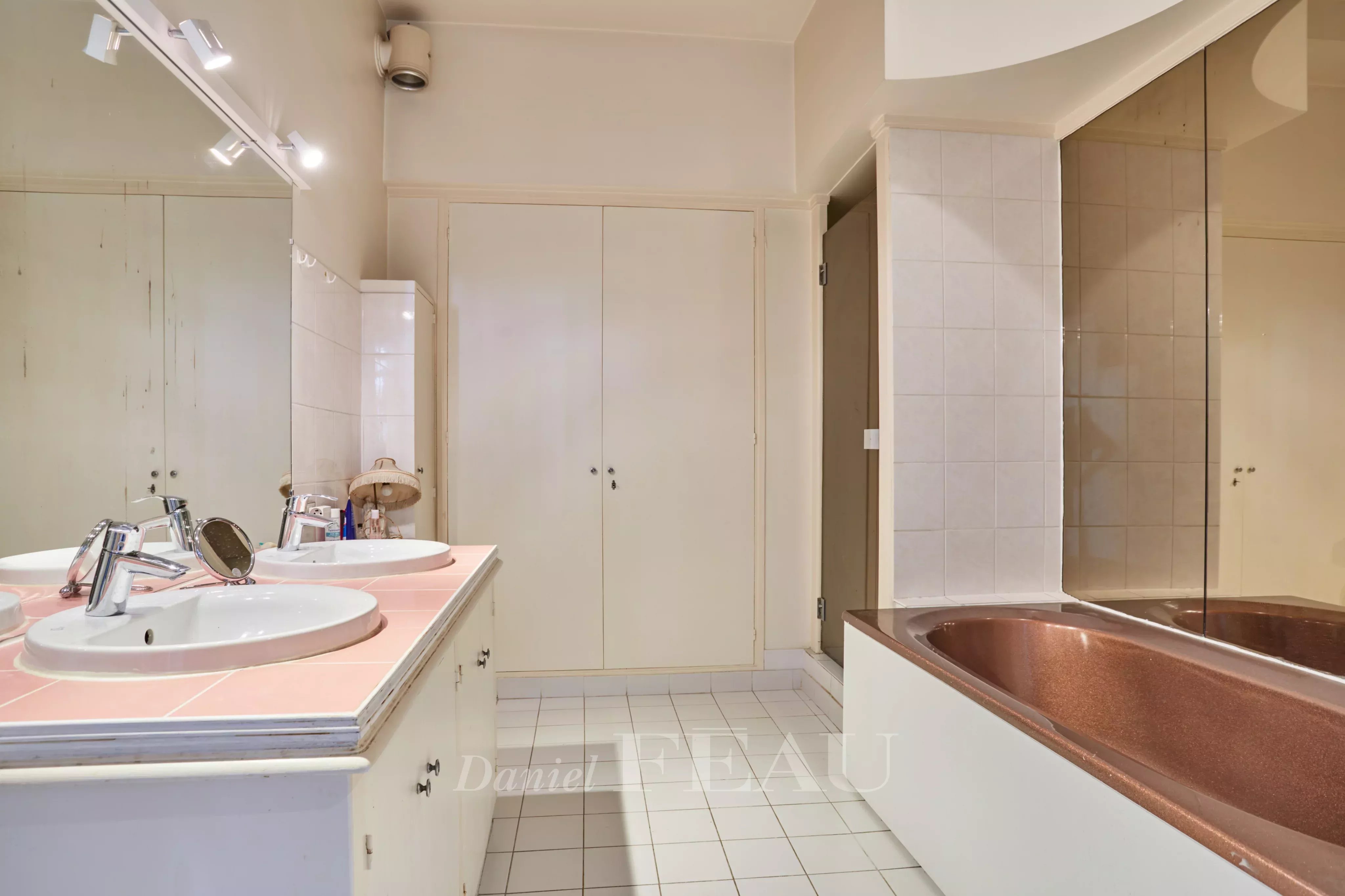 Sale Apartment Paris 7th