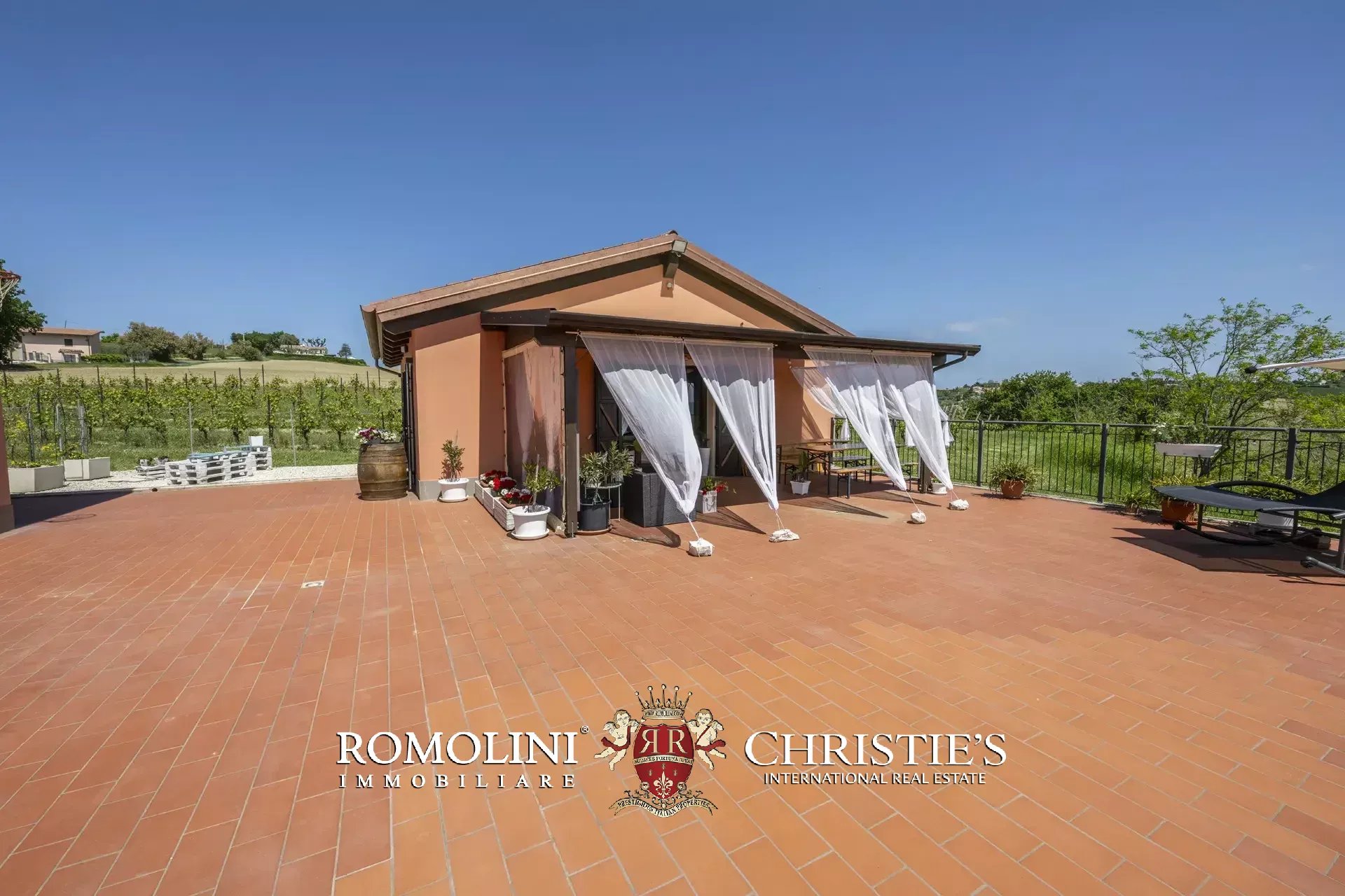 5 Bedroom Vineyard's Image 22