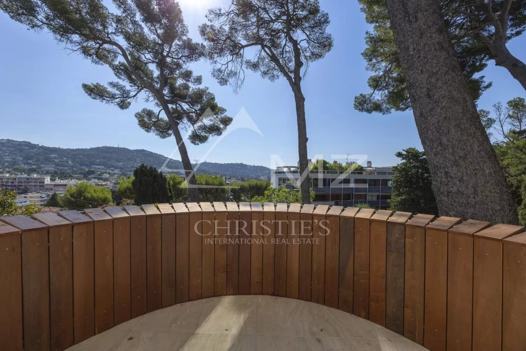 Apartment for sale in Le Cannet — Le Cannet Europe stunning volumes for this apartment